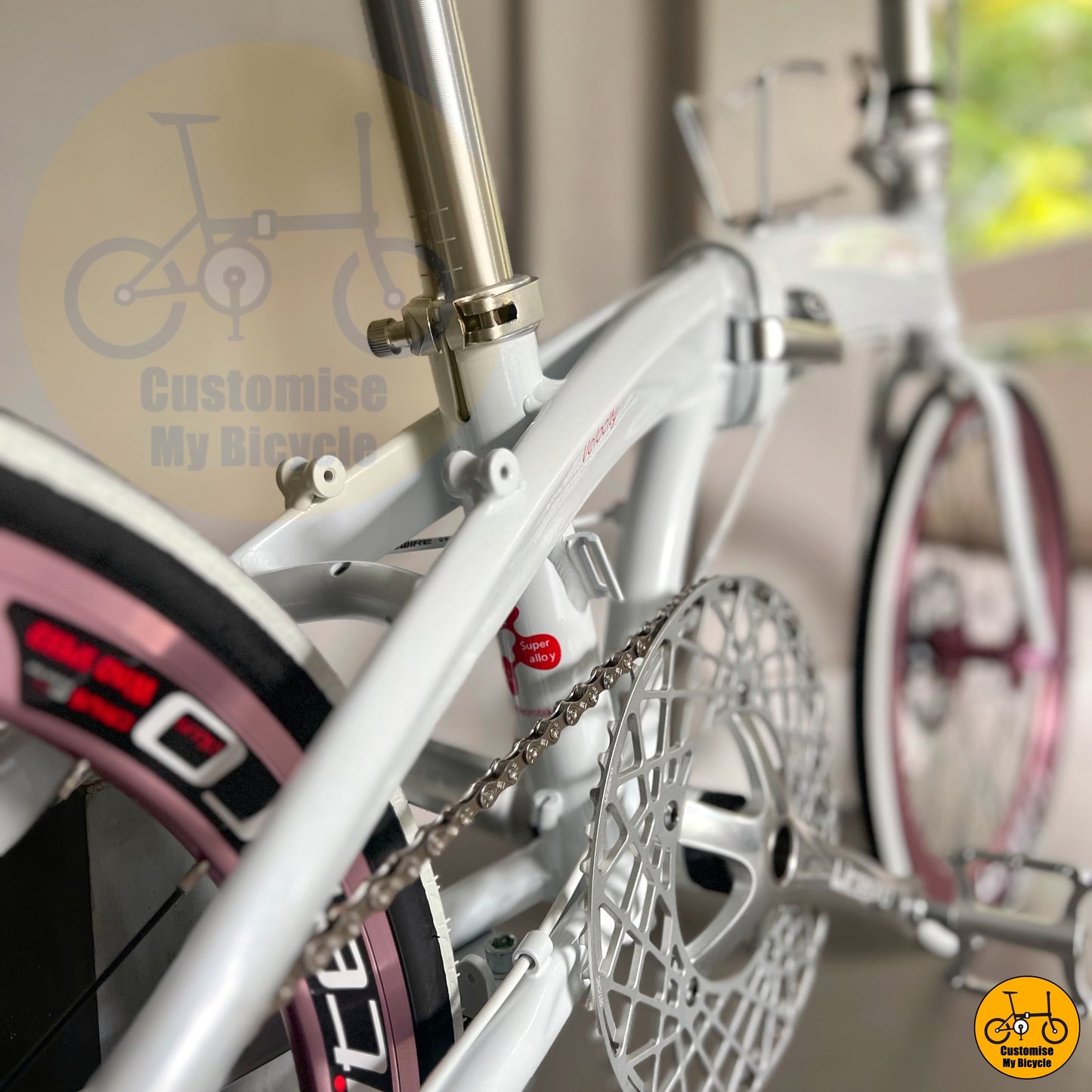 Lightweight and portable bifold bicycle for everyday urban cycling