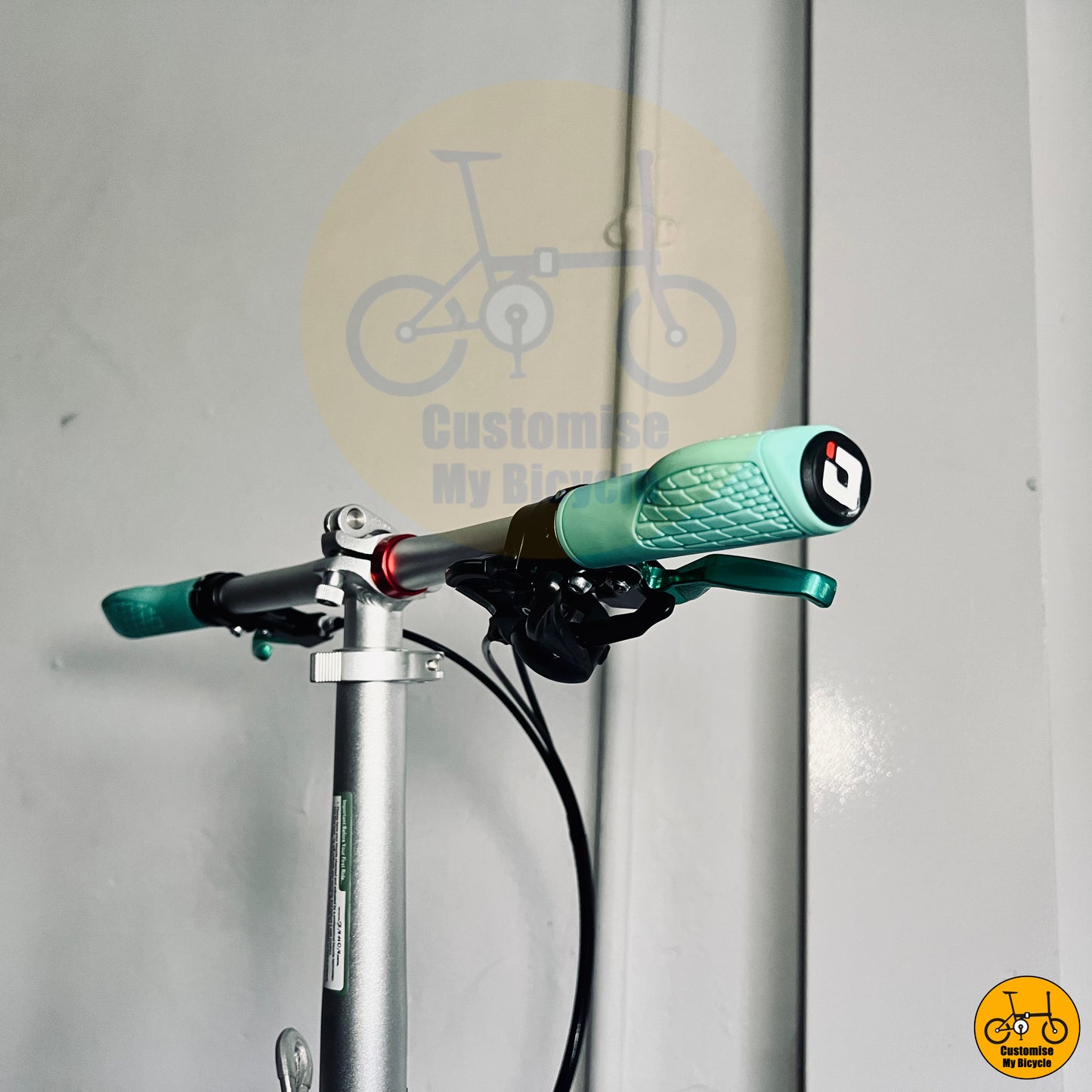 Adjustable telescopic handle post on Football Fanβs Dream Fnhon Blast 22-Inch Foldable Bike β Compact & High-Performance