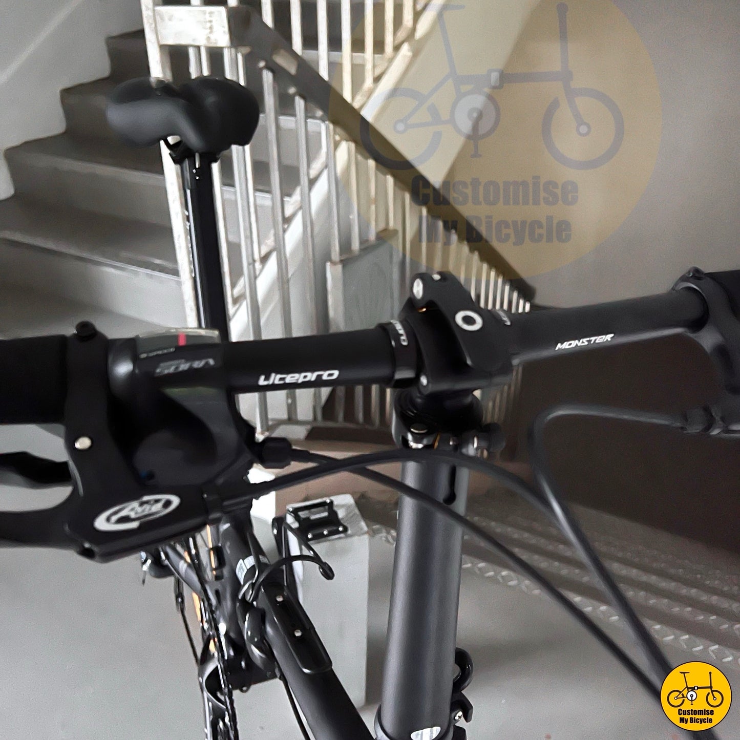 Fnhon folding bike with clean cockpit and straight handlebar