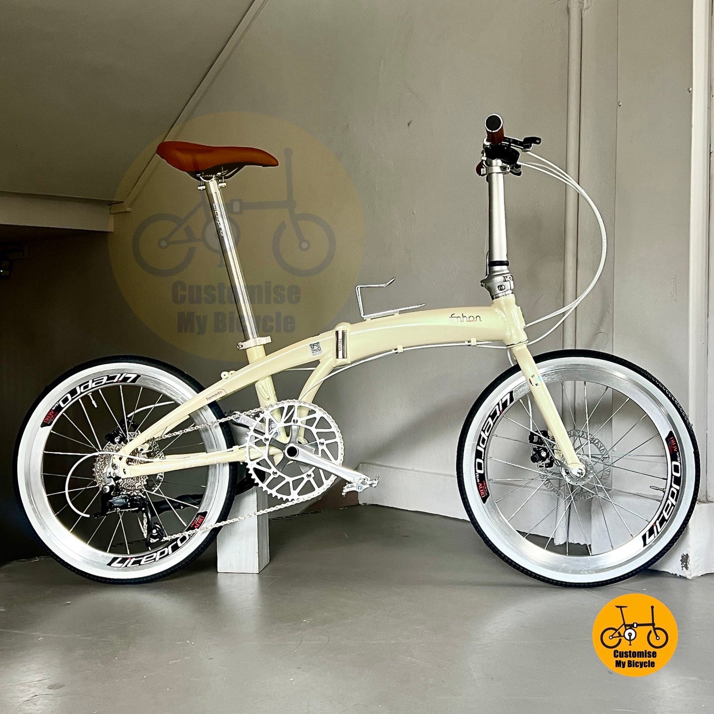 Fnhon Tornado 22 Inch foldable bicycle dengan tayar dinding putih dan crankset ringan