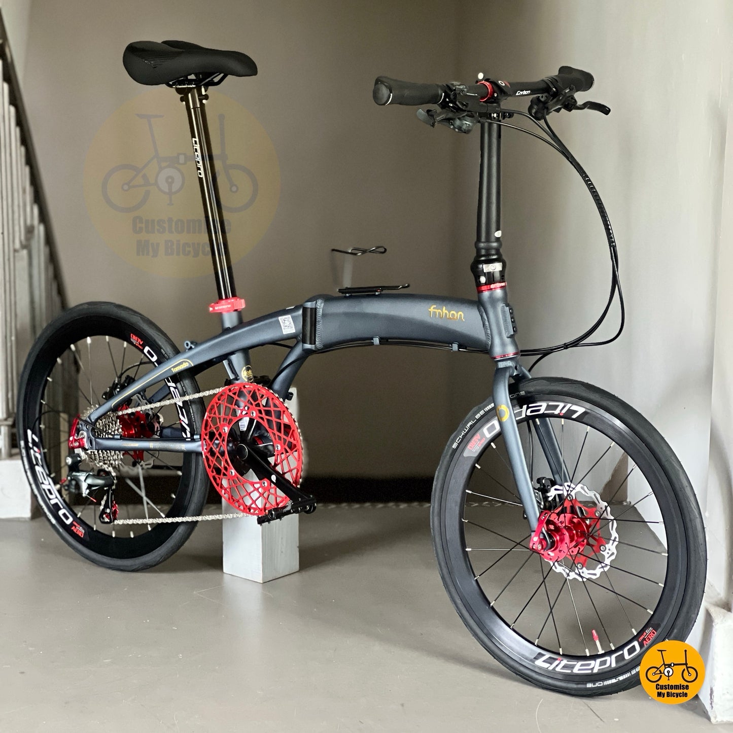 风行海豚折叠车,搭配禧玛诺10速油刹