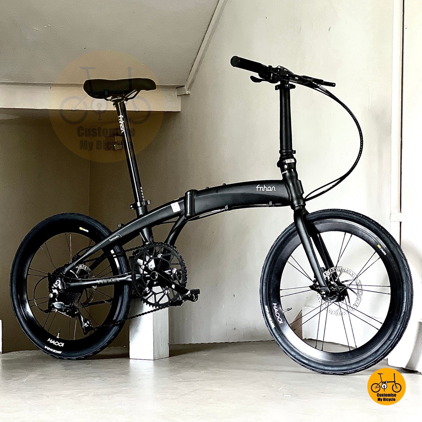 Fnhon Tornado 22 inch matte black folding bike full side view