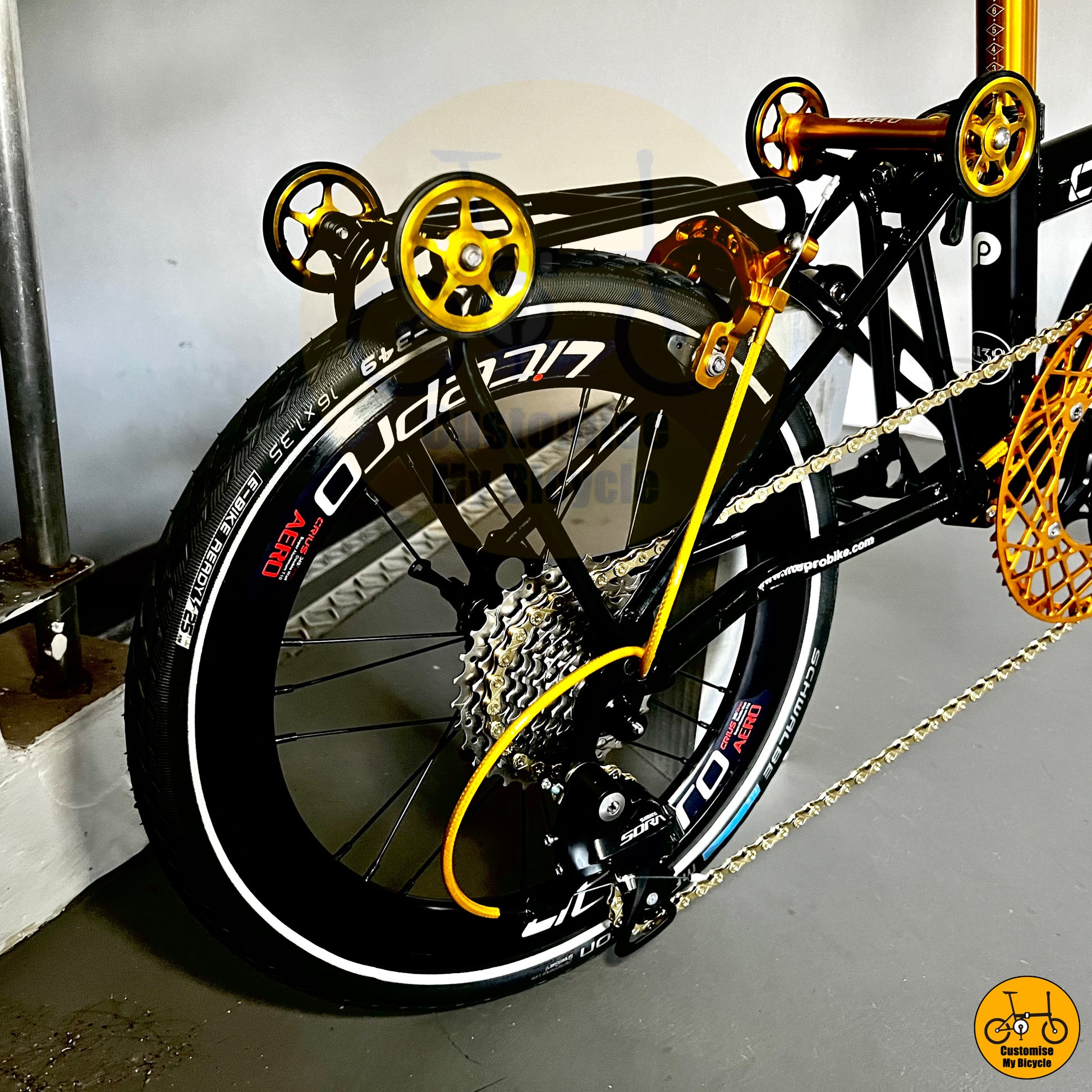 Premium trifold with durable Schwalbe Marathon Racer tyres
