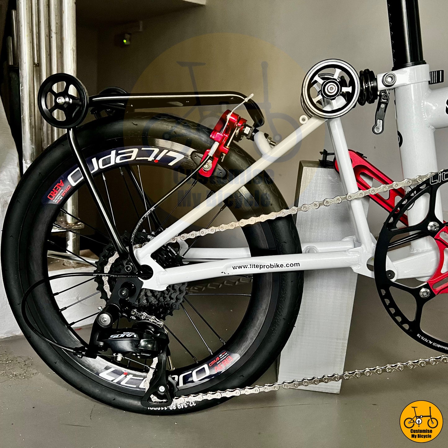 Perfect commuter bike with trifold system for hassle-free folding
