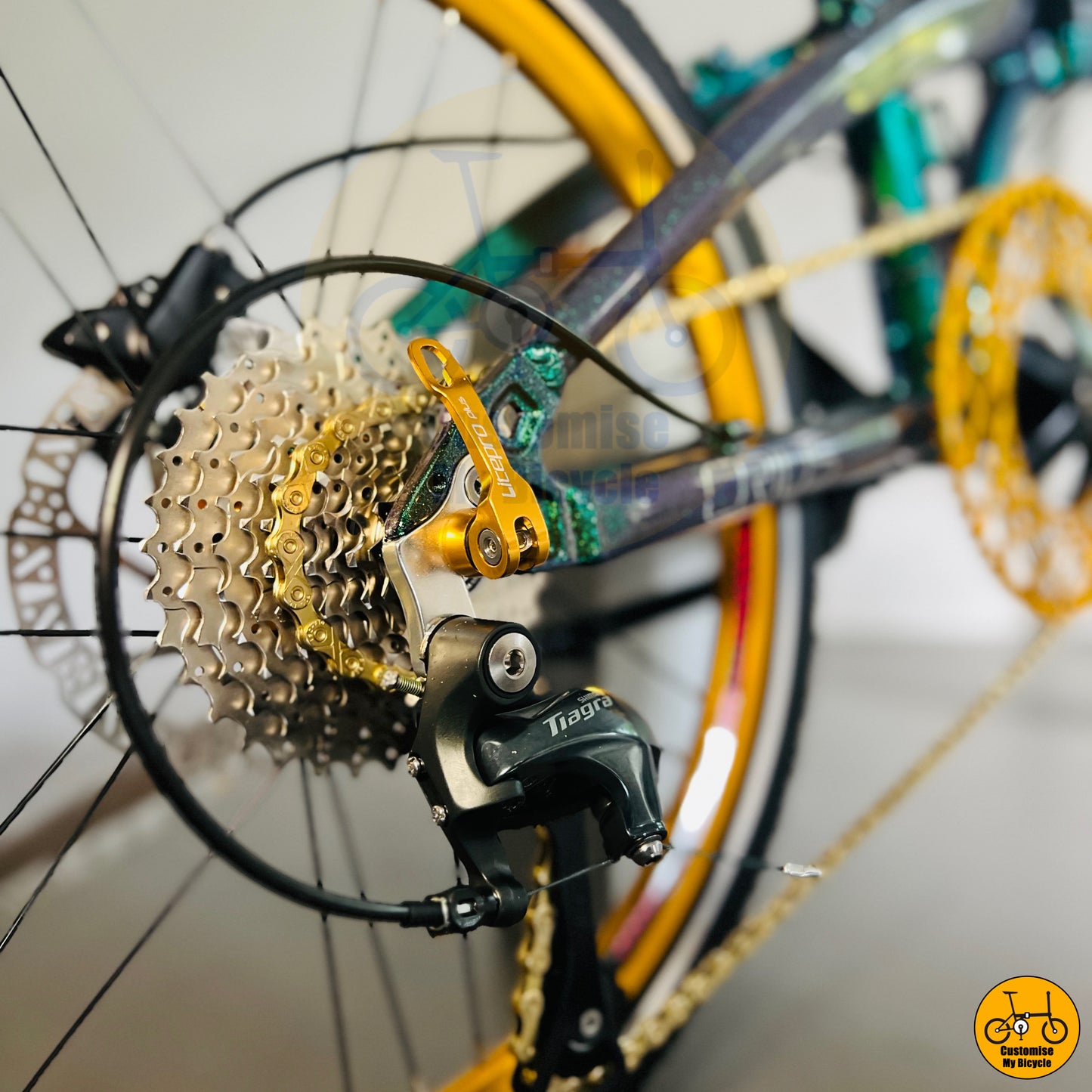 Premium Shimano gear system with smooth shifting on Crius Velocity 22-inch folding bike
