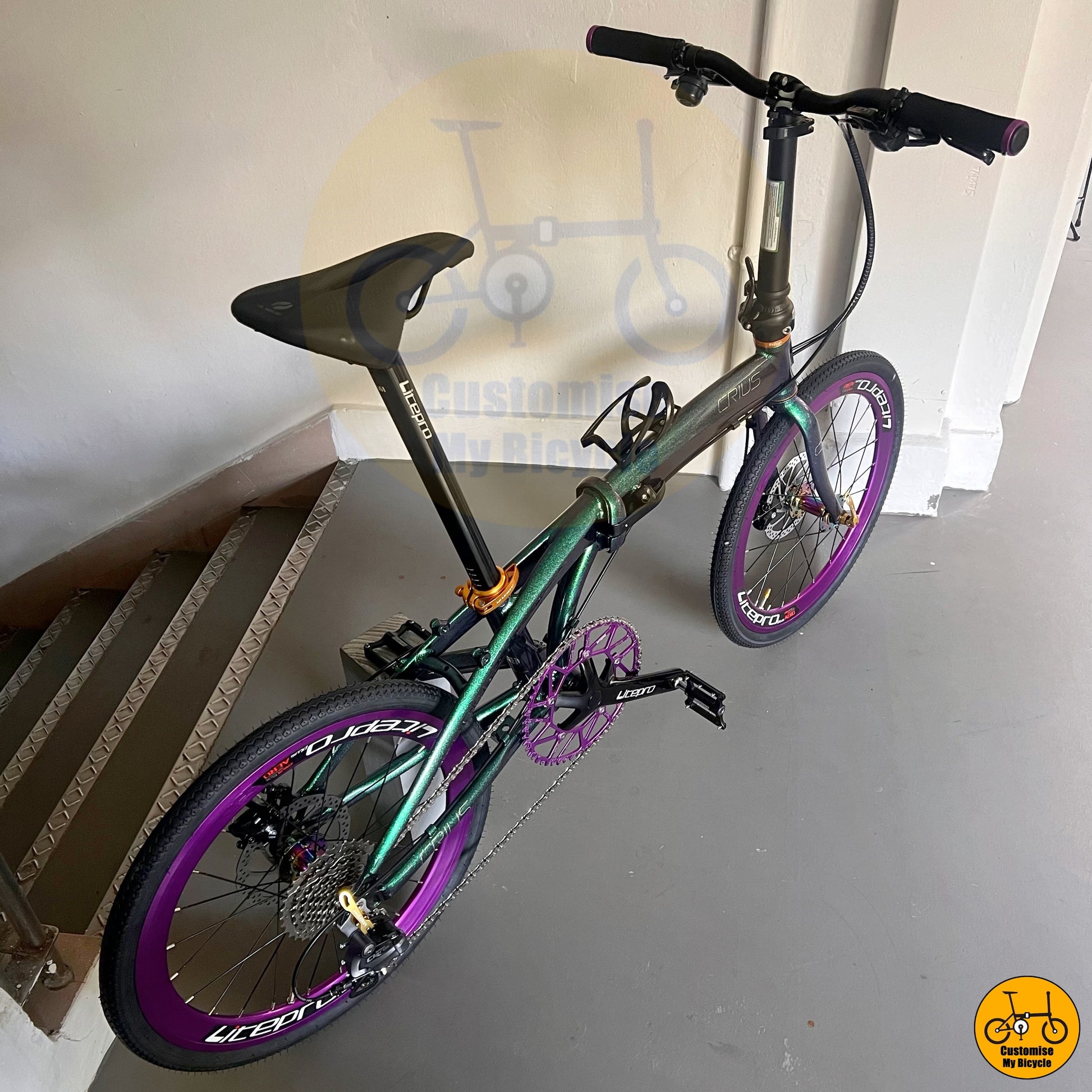 Stylish bifold bike with an aluminum alloy frame for lightweight portability
