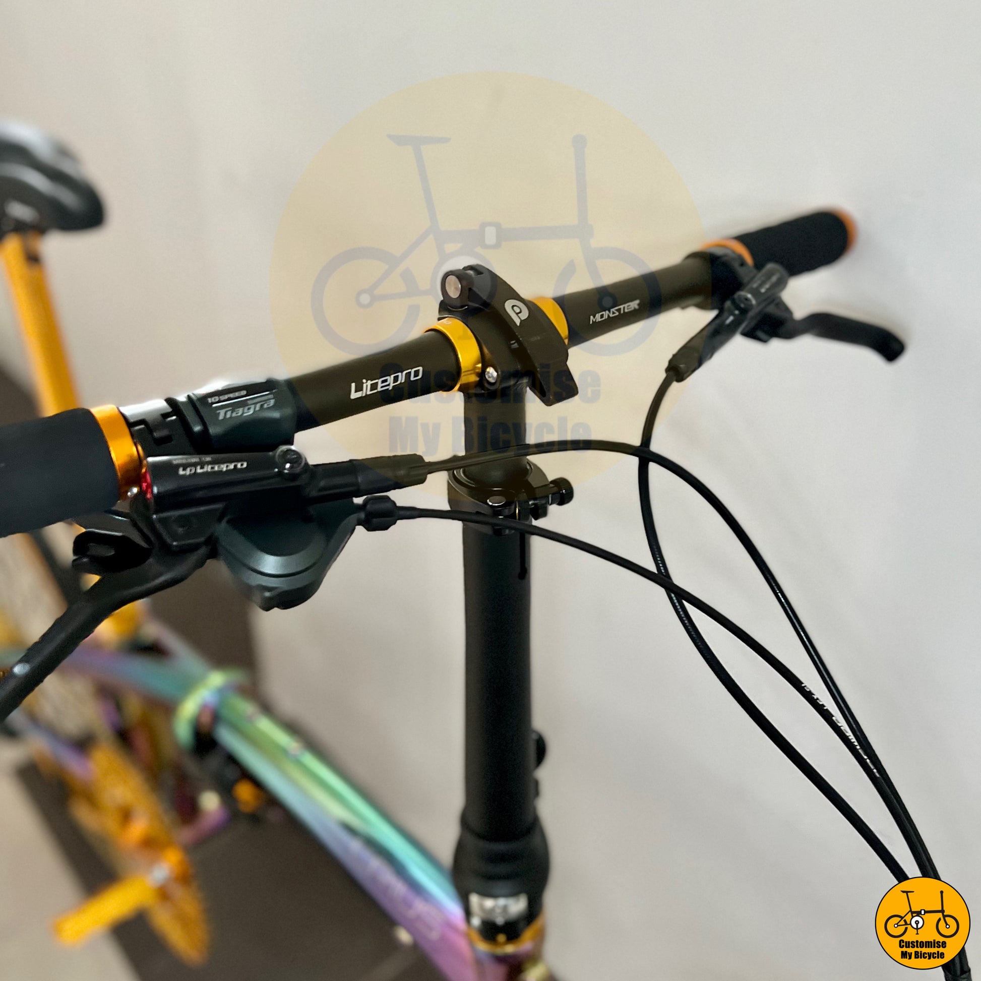 Hydraulic disc brakes for precise stopping power on city roads
