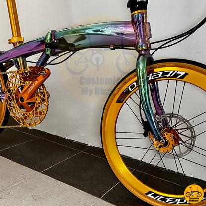 High-performance folding mechanism for easy storage
