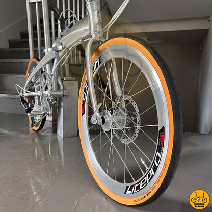 Litepro aero rims in silver with a stylish and durable design
