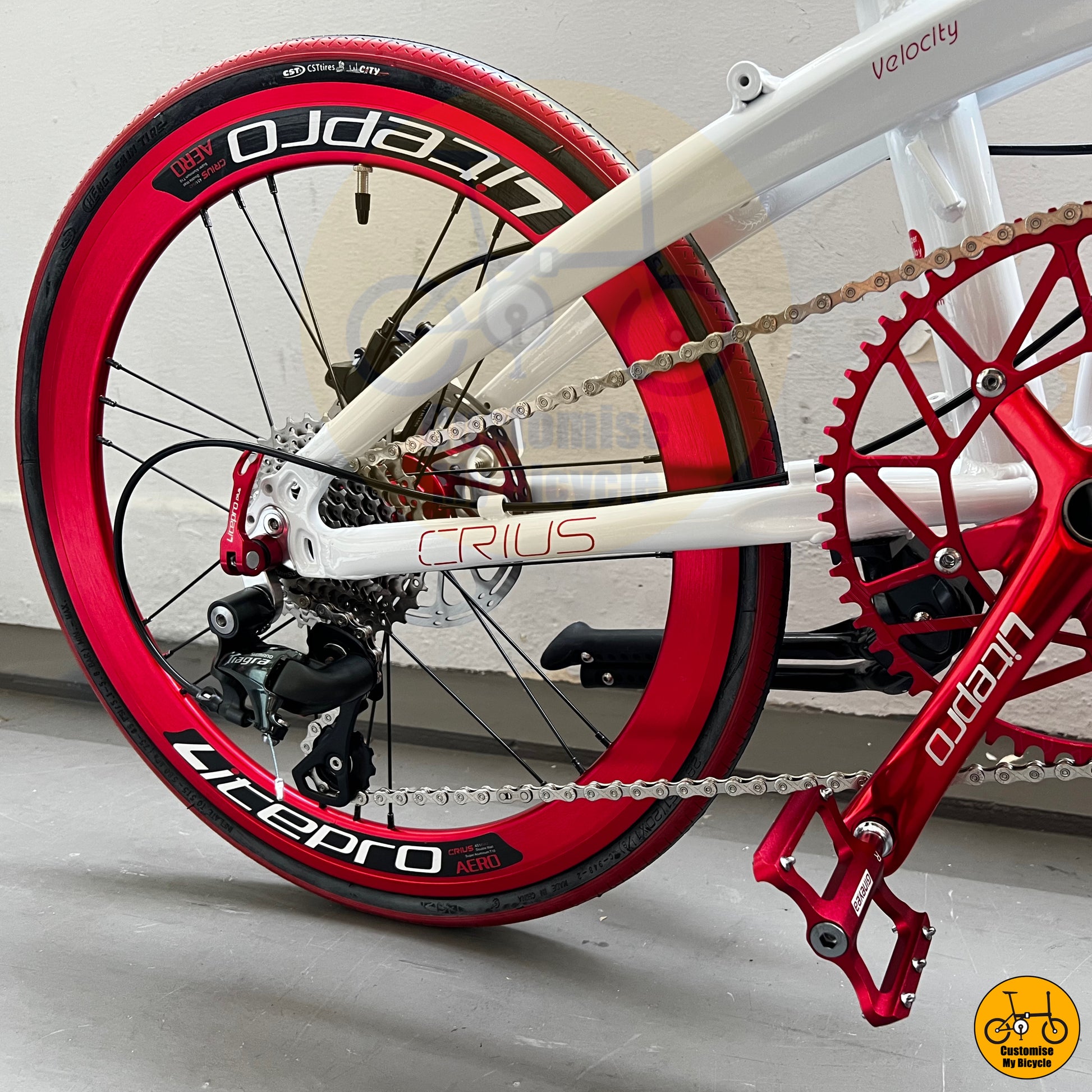 Lightweight aluminum alloy frame with a sleek snow white finish
