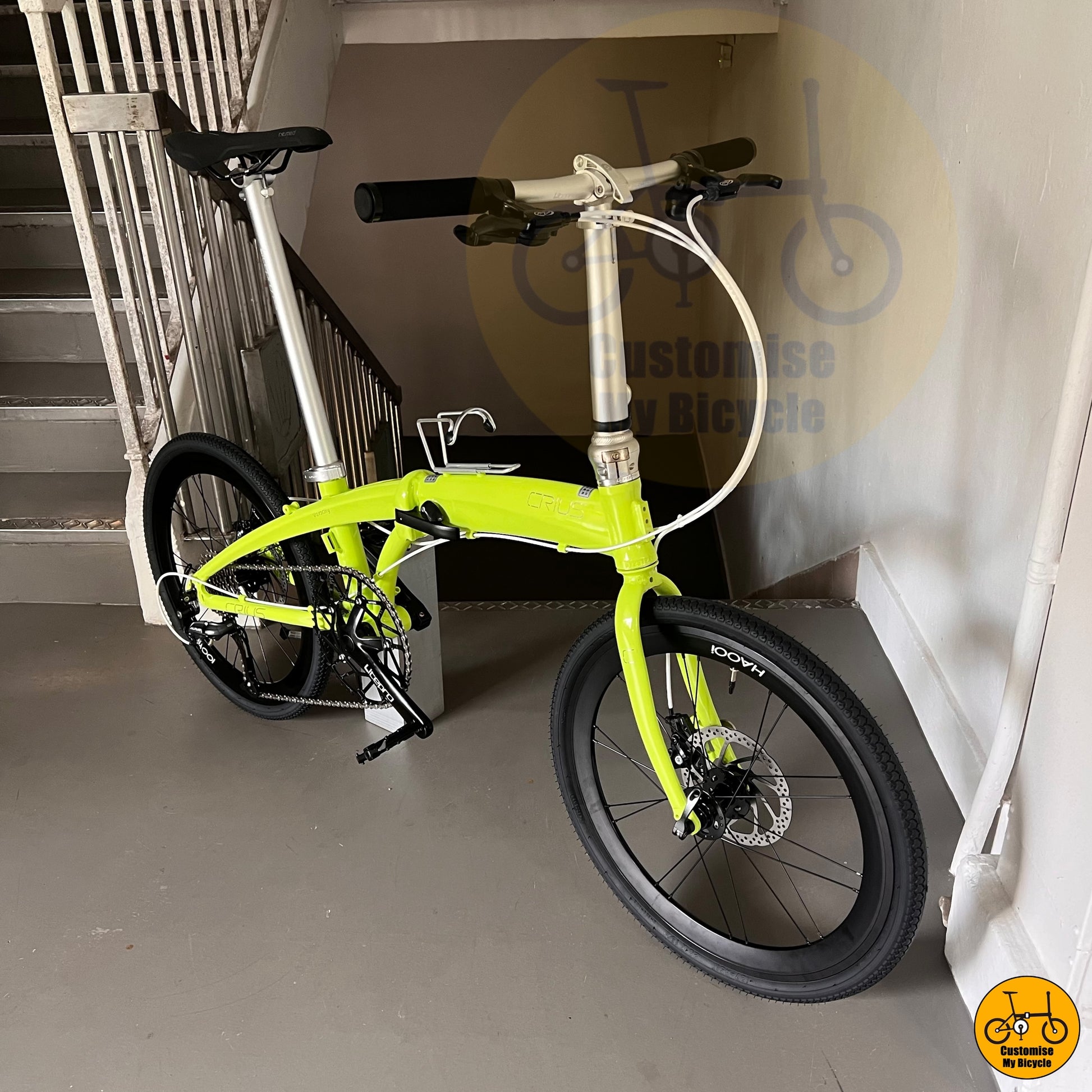 Stylish folding mechanism for effortless transport in MRT and buses
