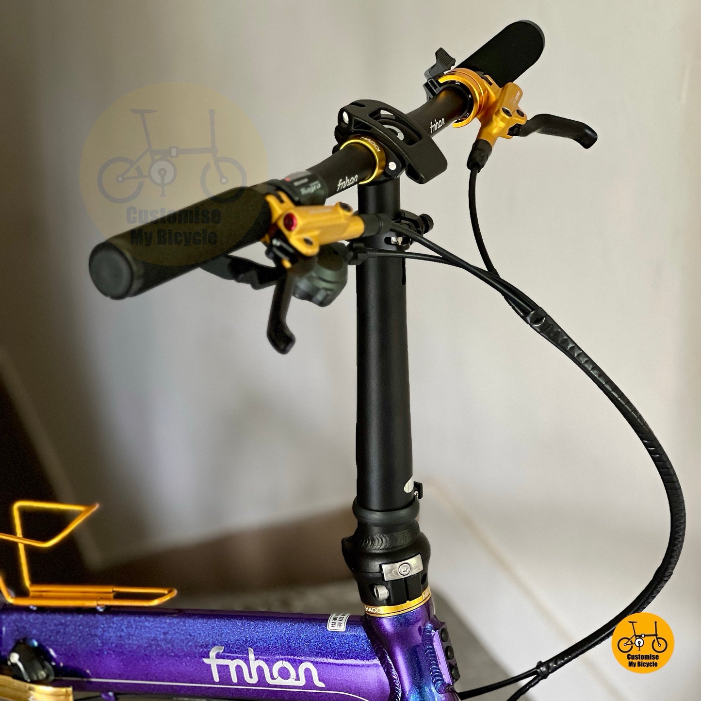 FNHON adjustable handle post on urban folding bike cockpit view