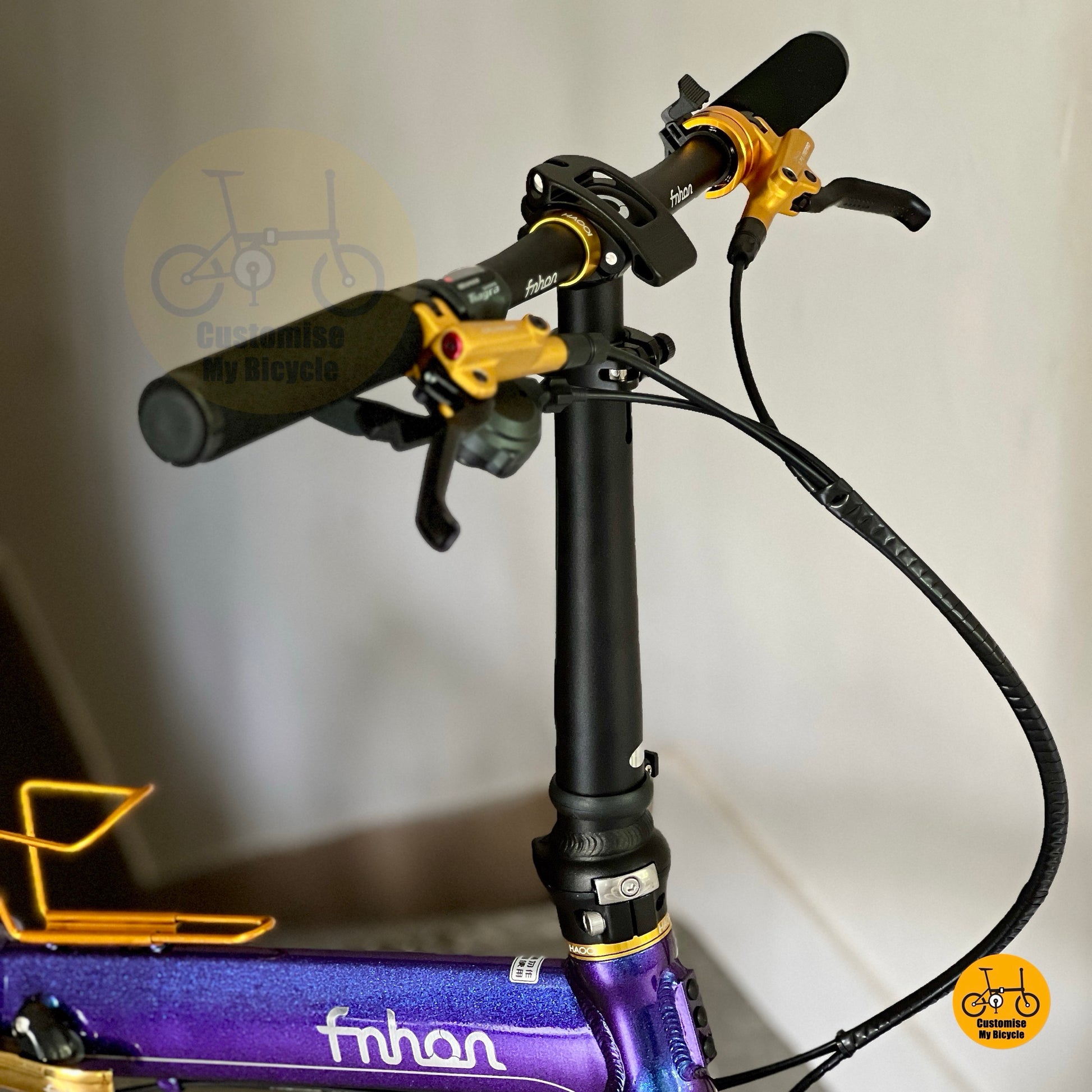 FNHON adjustable handle post on urban folding bike cockpit view