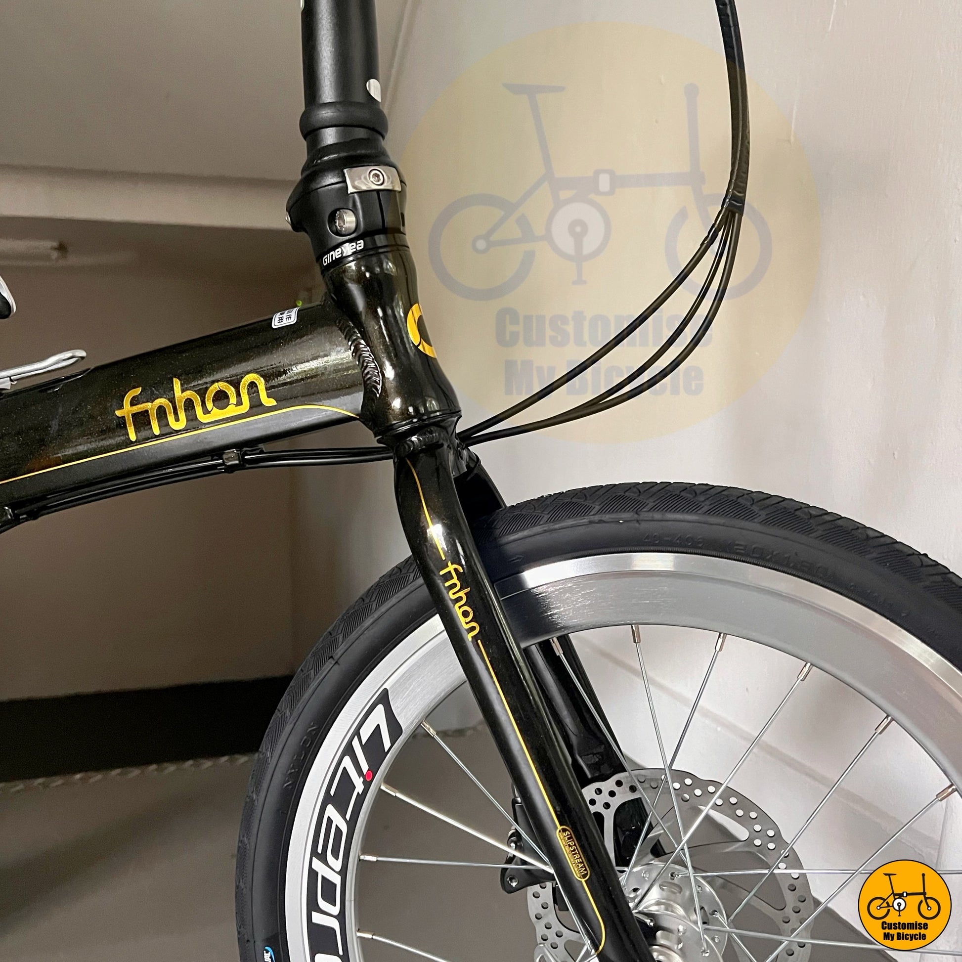 Close-up of Litepro rims on Fnhon Blast 20-inch folding bike
