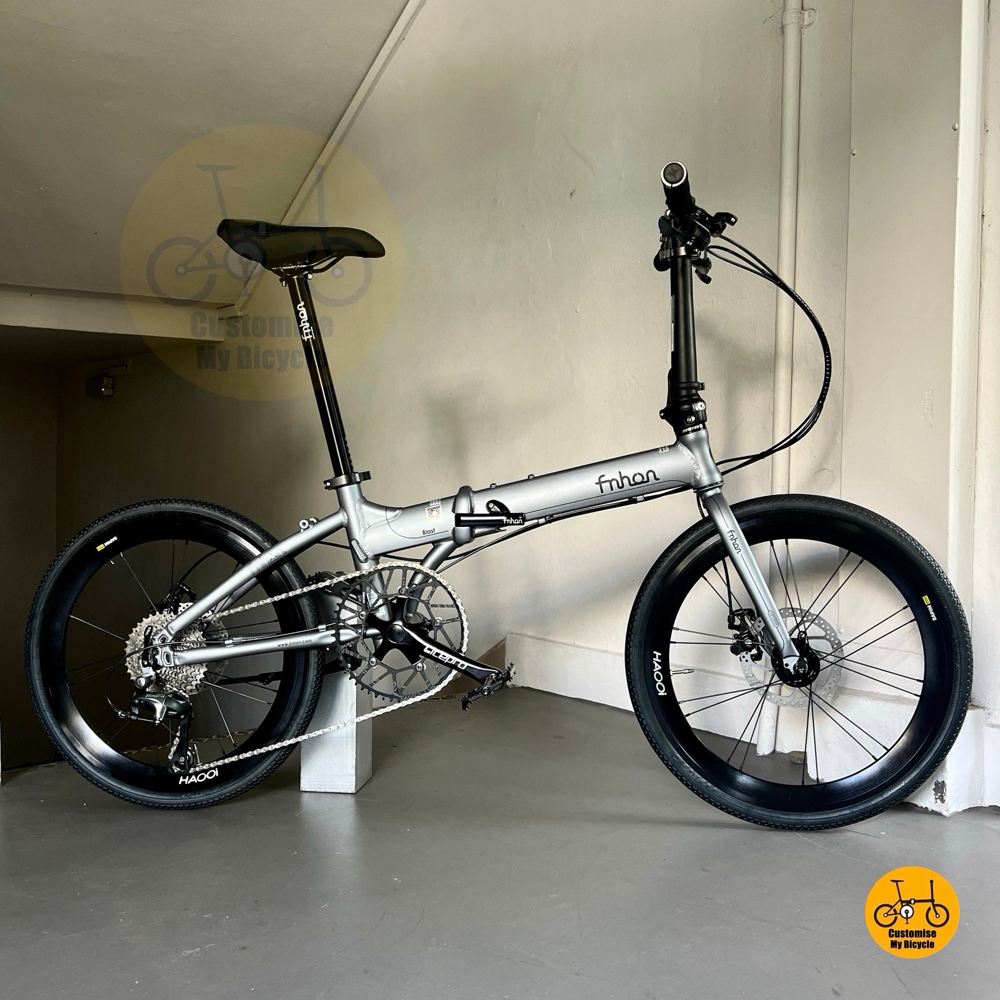 Foldable MRT friendly Fnhon Blast 22" custom bike featuring Tiagra gearing and Litepro crank
