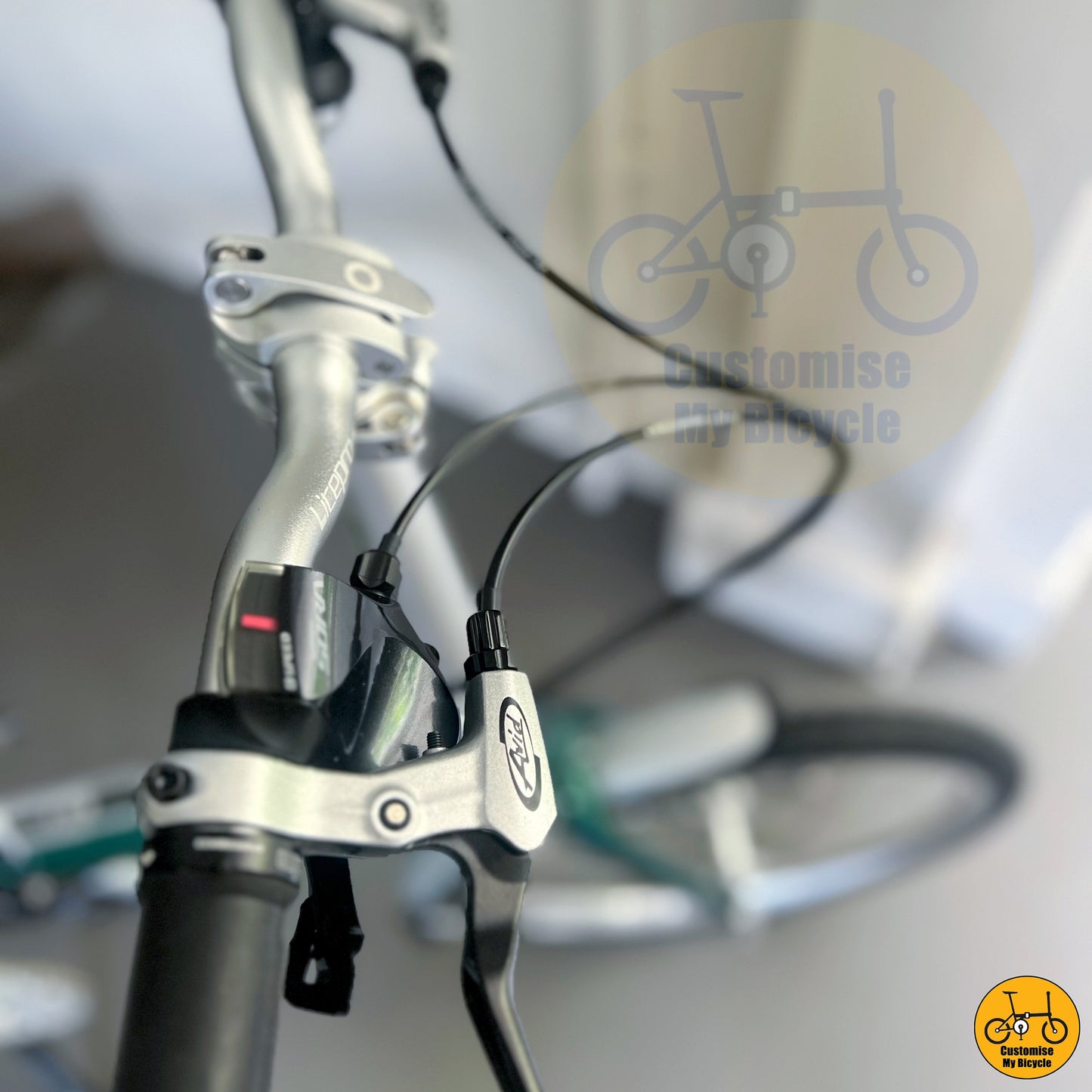 Riser M Bar on Fnhon Blast 22-Inch Folding Bike – A Vintage Brompton Rival in British Racing Green
