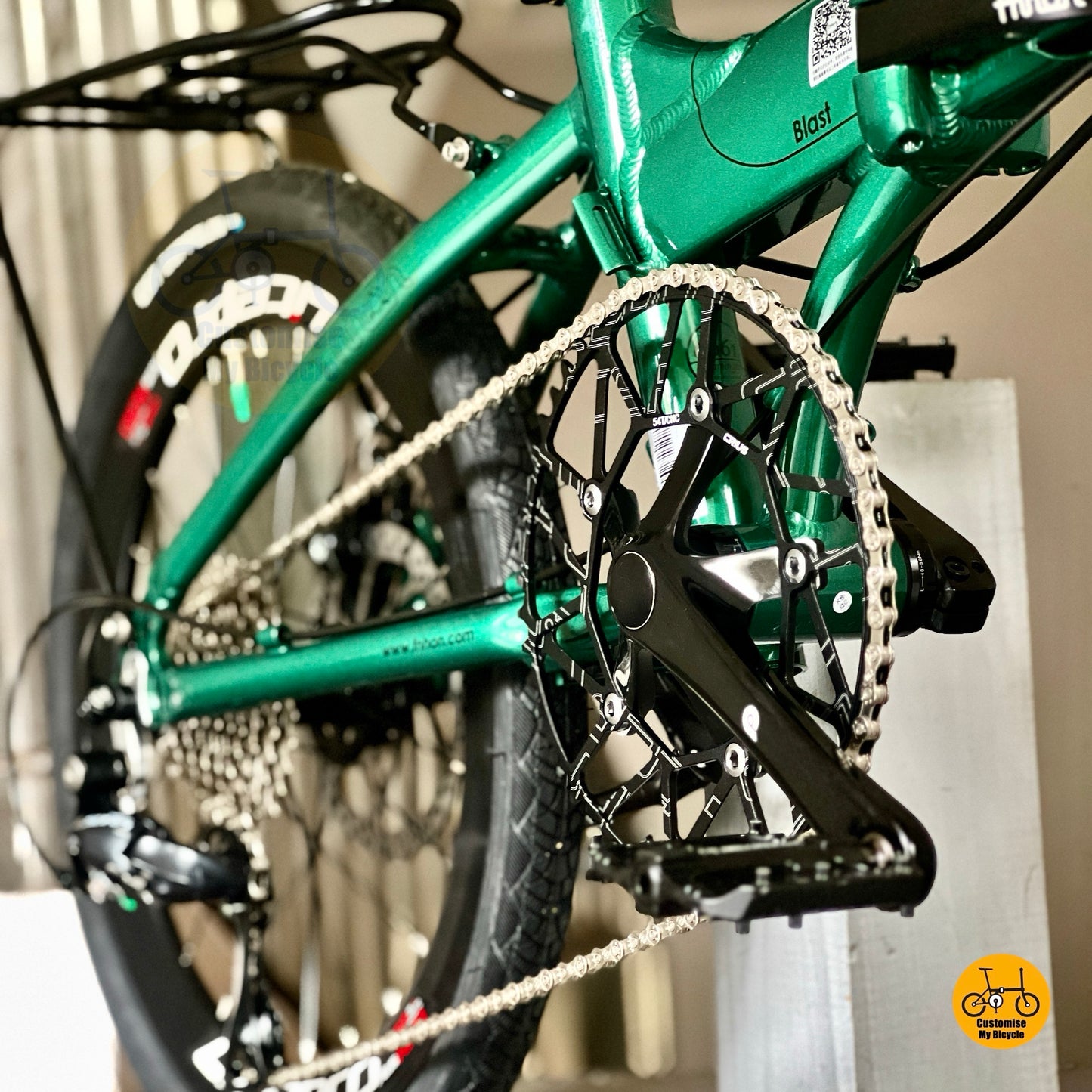 Close-up of LITEPRO Hollowtech crankset  
