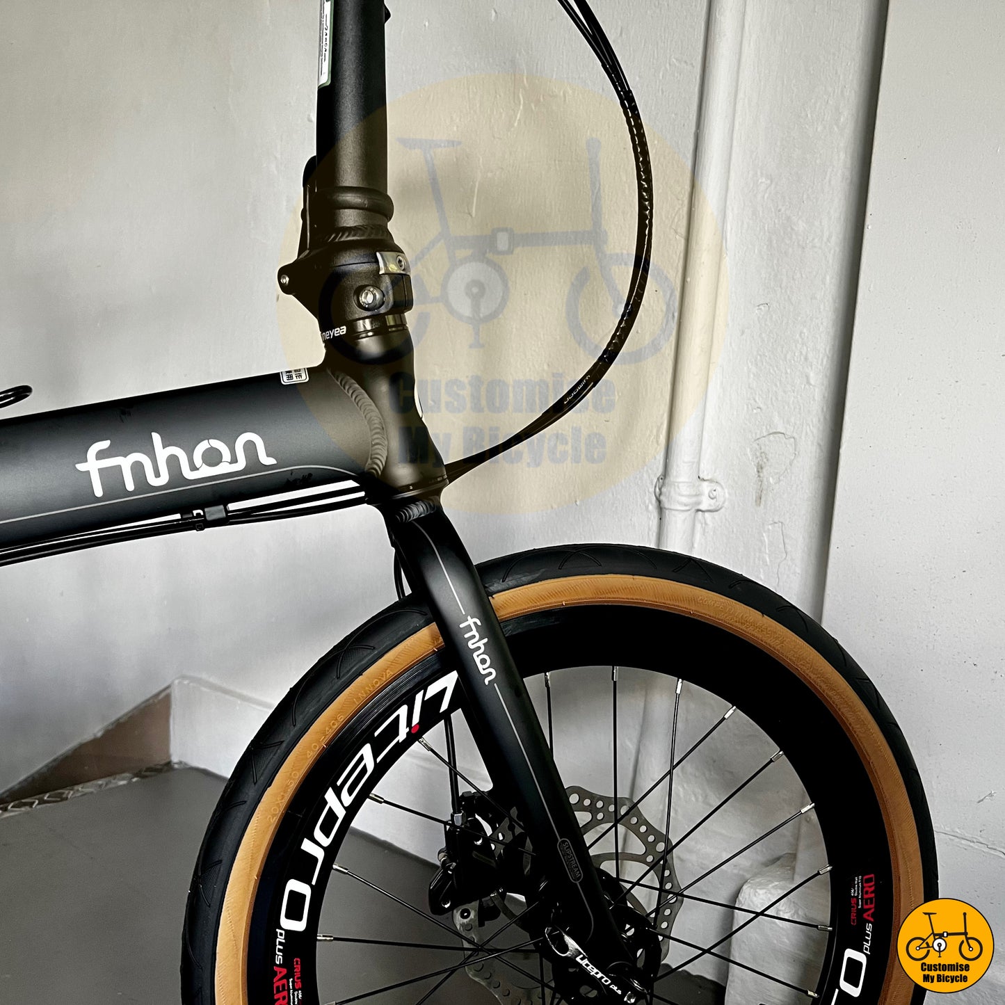 Innova brown wall tyre for foldies on Retro-Modern Fnhon Blast 20-Inch Foldable Bike – Matte Black Meets Brown Sidewalls
