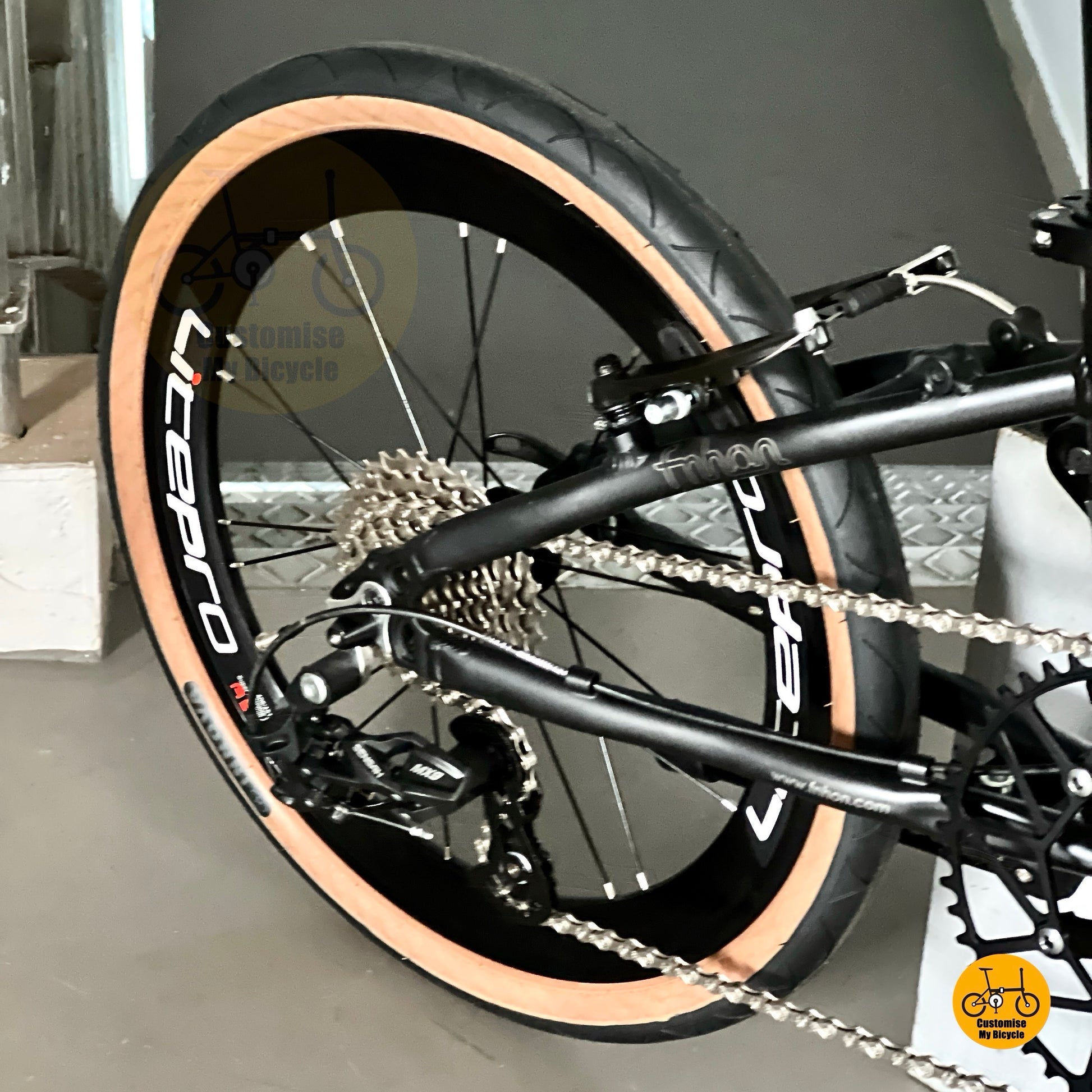 Sepeda lipat Fnhon Blast 20 inci Sensah 9s Matte Black ringan untuk perkotaan
