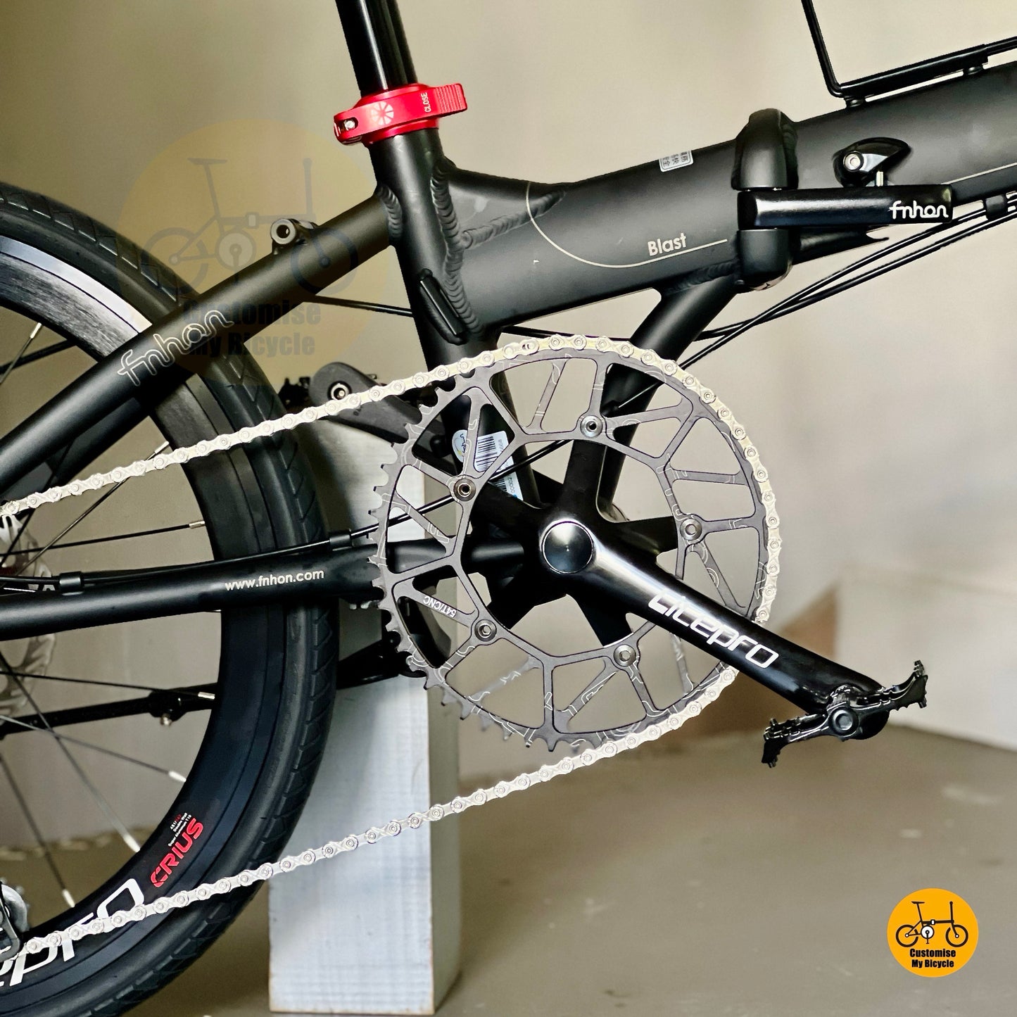 Close up of Litepro Hollowtech crankset on lightweight folding bike