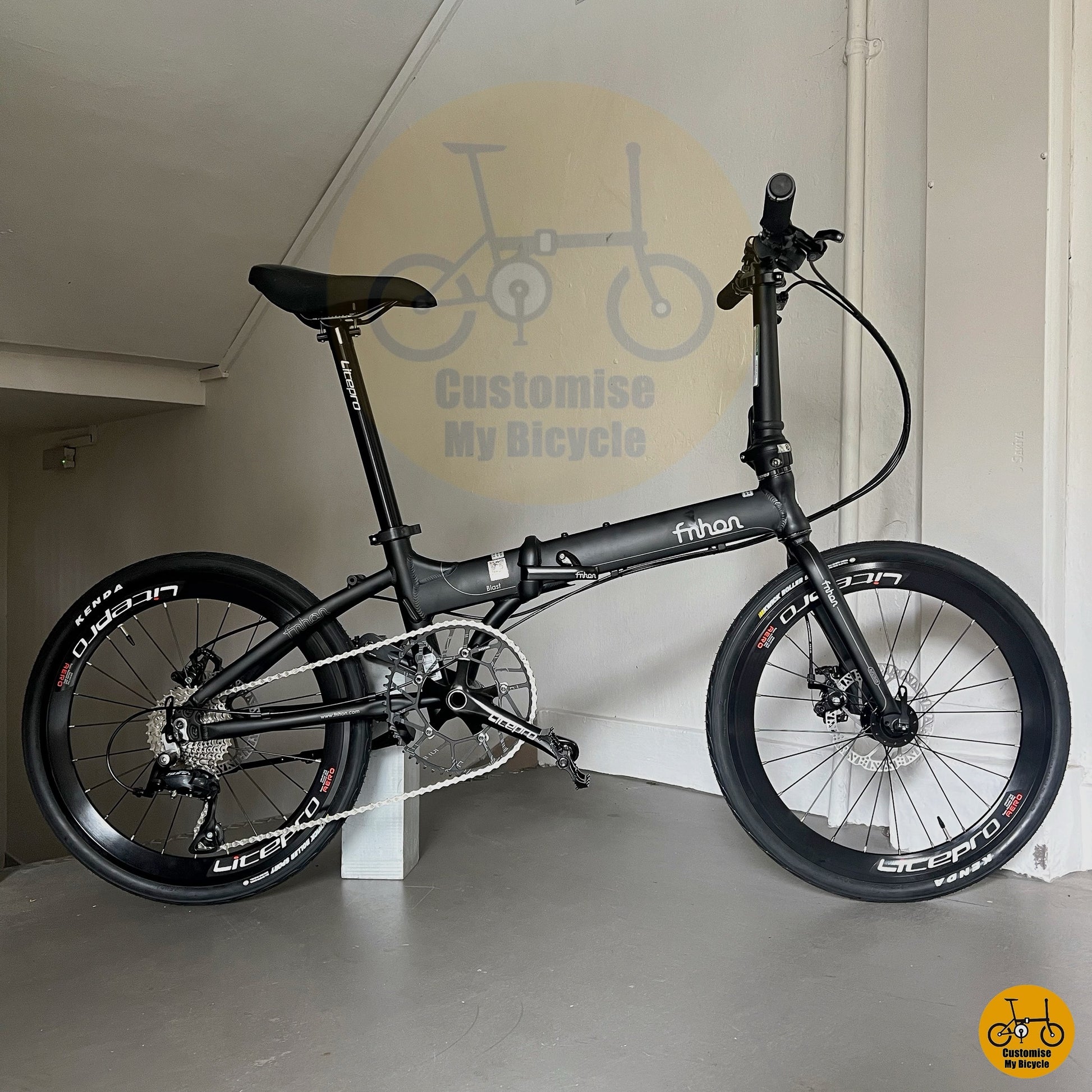 Fnhon Blast 22 inch basikal boleh lipat kemasan hitam dan Shimano 9 kelajuan untuk rider kasual