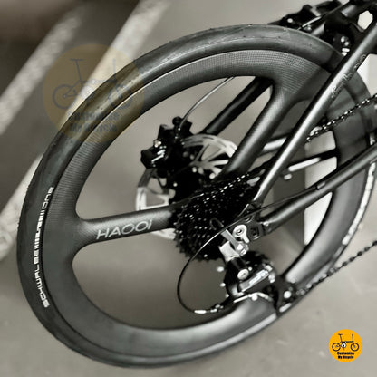 Close up of Shimano 9 gears drivetrain on Fnhon Blast
