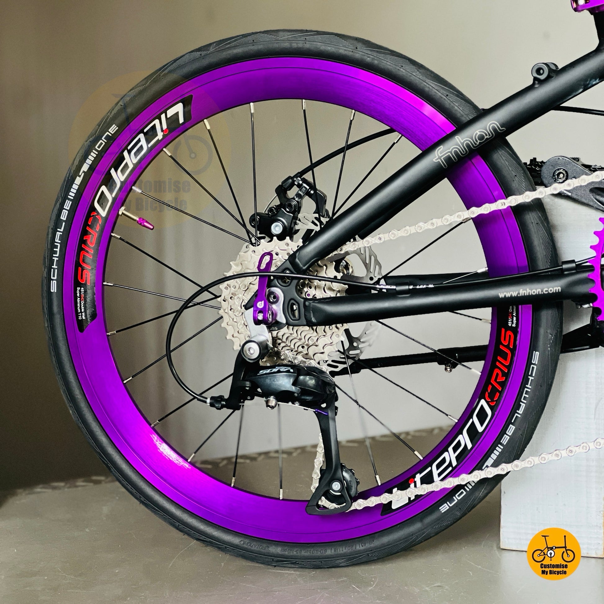 Fnhon Blast folding bicycle Shimano 9 gears drivetrain close up folding bike gear system
