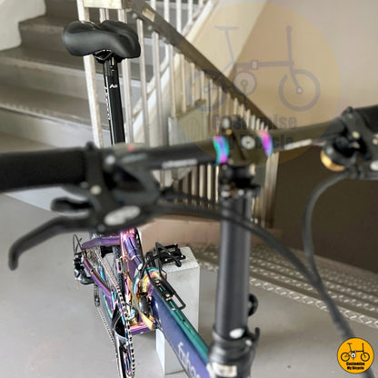 Cockpit Setup of Aurora Colorway Fnhon Blast 22-Inch Folding Bike – Built for Speed & Comfort
