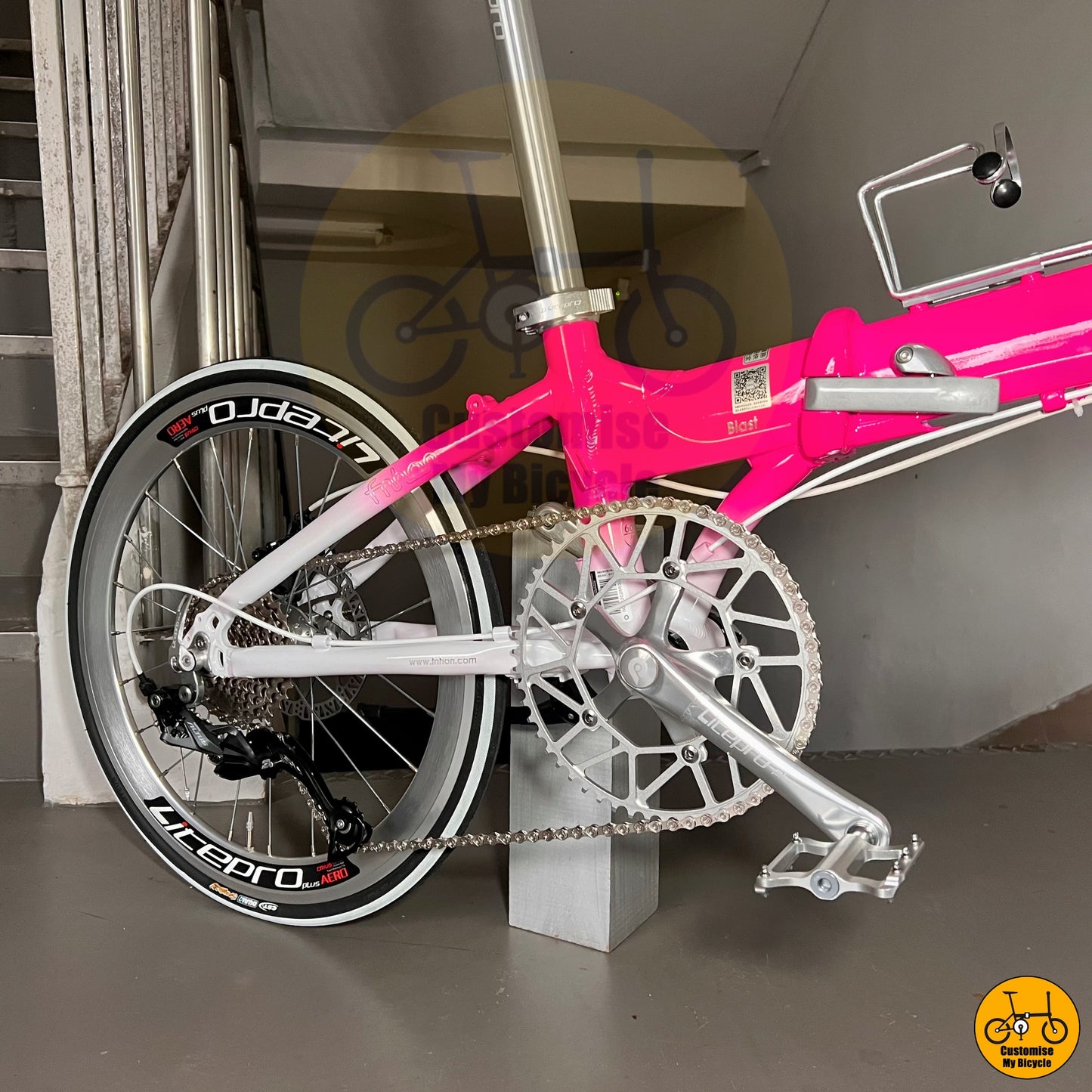 Marshmallow Pink Fnhon Blast 22-Inch Folding Bike – Lightweight & Chic for City Commuters
