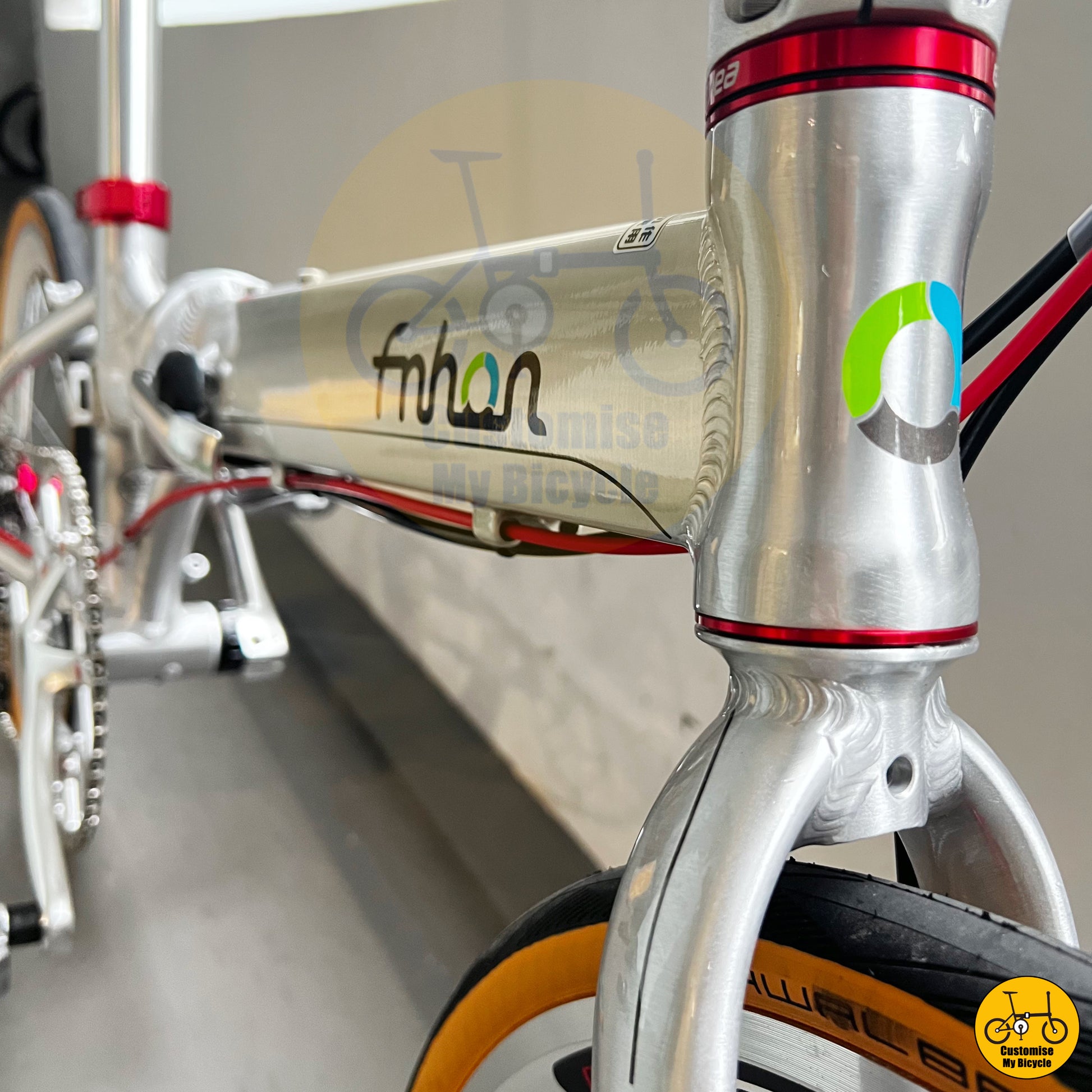 Polished Silver Fnhon Blast 22-Inch Folding Bike – Compact & City-Optimized
