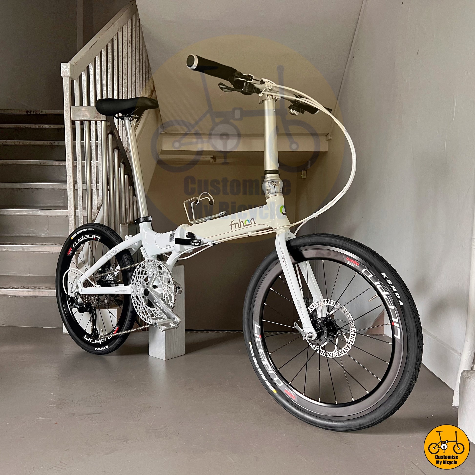Clean Look Fnhon Blast 22-Inch Foldable Bicycle – Minimalist Design for City Commuters
