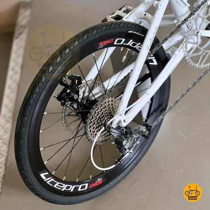 Close up of Shimano 9 speed drivetrain on Fnhon Blast folding bike
