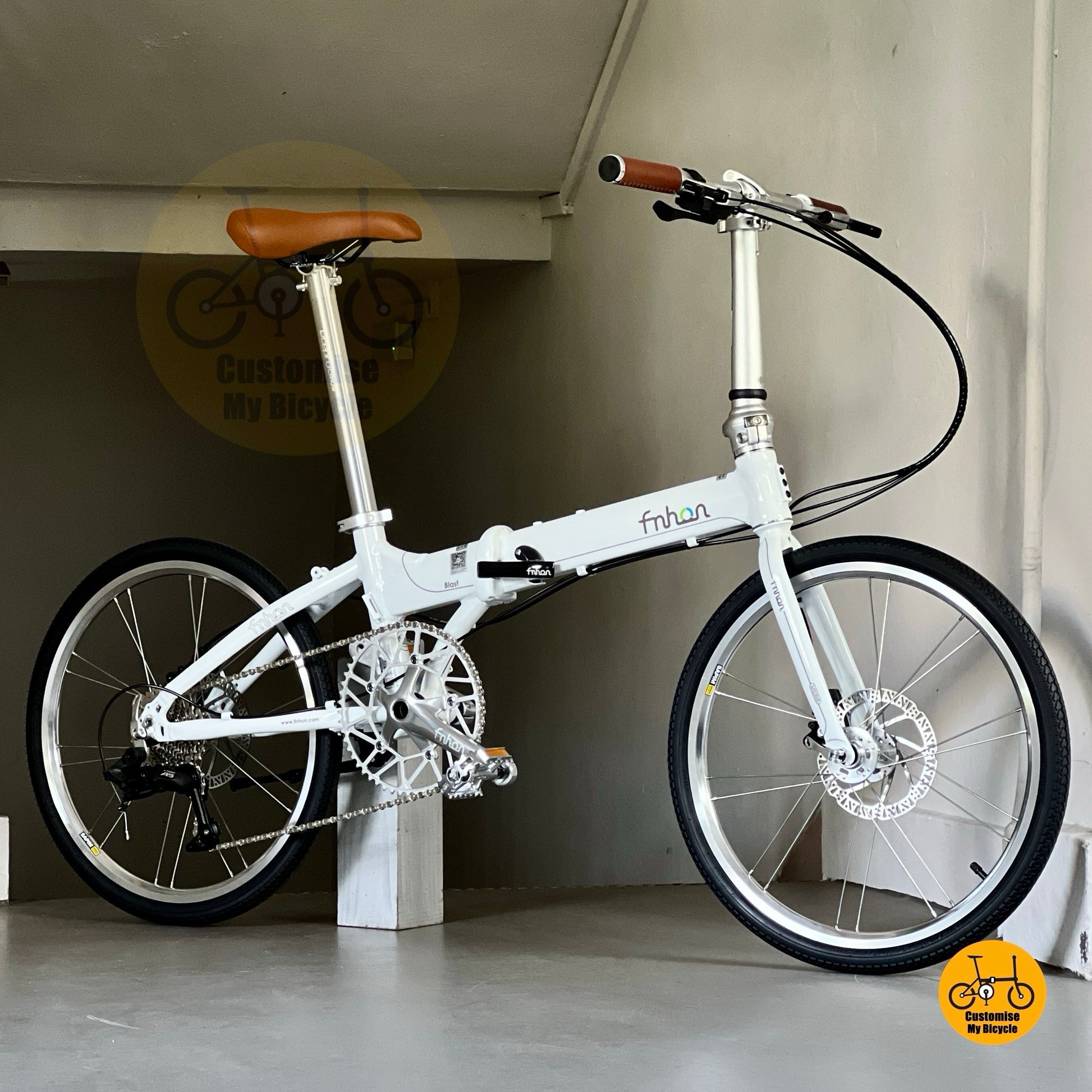 Basikal lipat putih Fnhon Blast 22 inci dengan gear LTwoo 9 kelajuan dan tayar Kenda
