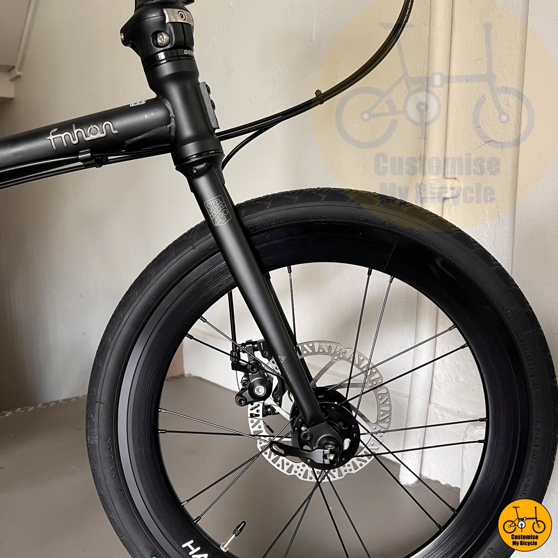 Close-up of Haooi black wheelset on Fnhon Gale

