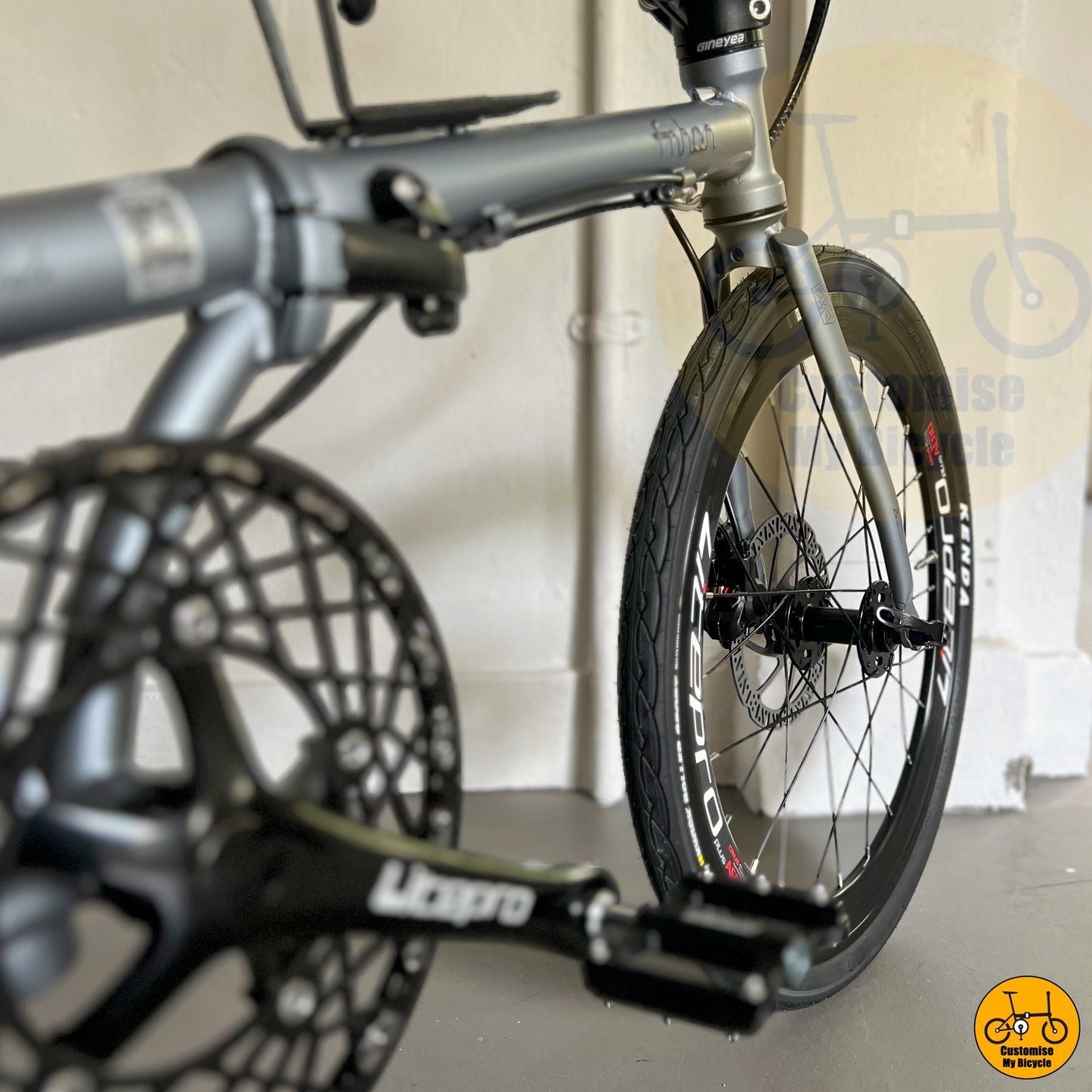 Kenday K1029 Tyre on Matte Steel Finish Fnhon Gale 22-Inch Foldable Bicycle – A Perfect Blend of Strength & Style
