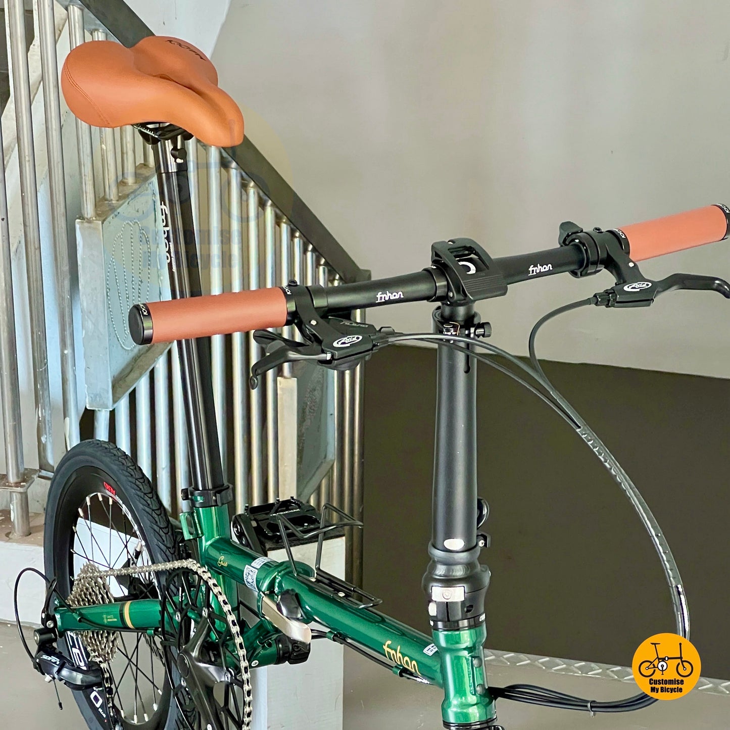 Cockpit of Fnhon Gust 18" (16" 349) inches wheels