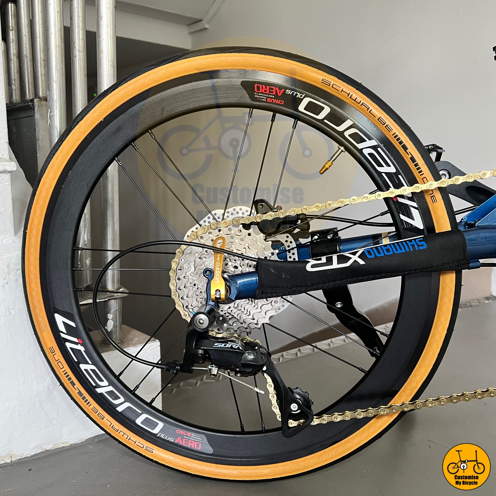 Fnhon Gust foldie with stylish tan wall tyres for an elegant look
