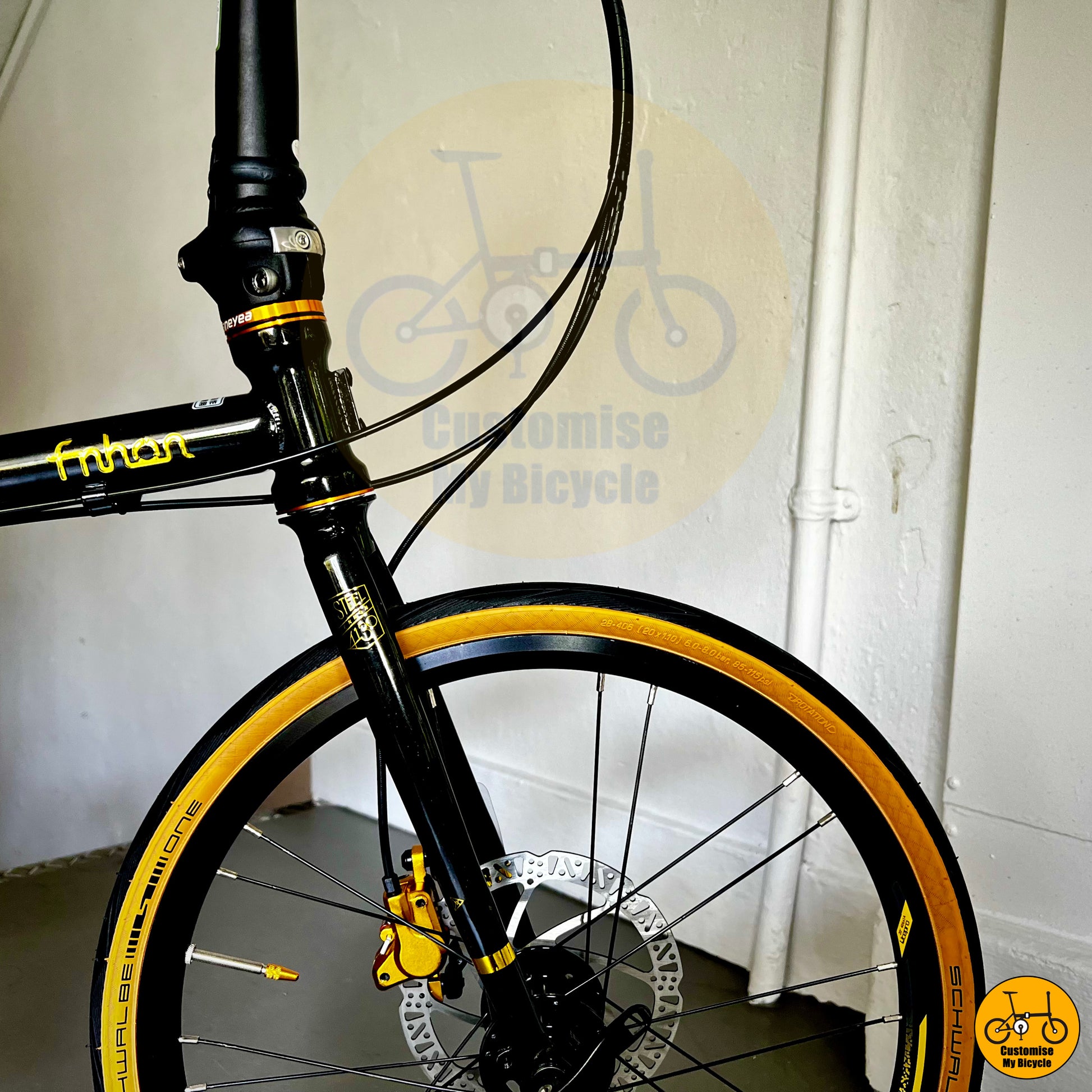 Sleek and minimalist foldie with Schwalbe One tan wall tyres for a stylish look
