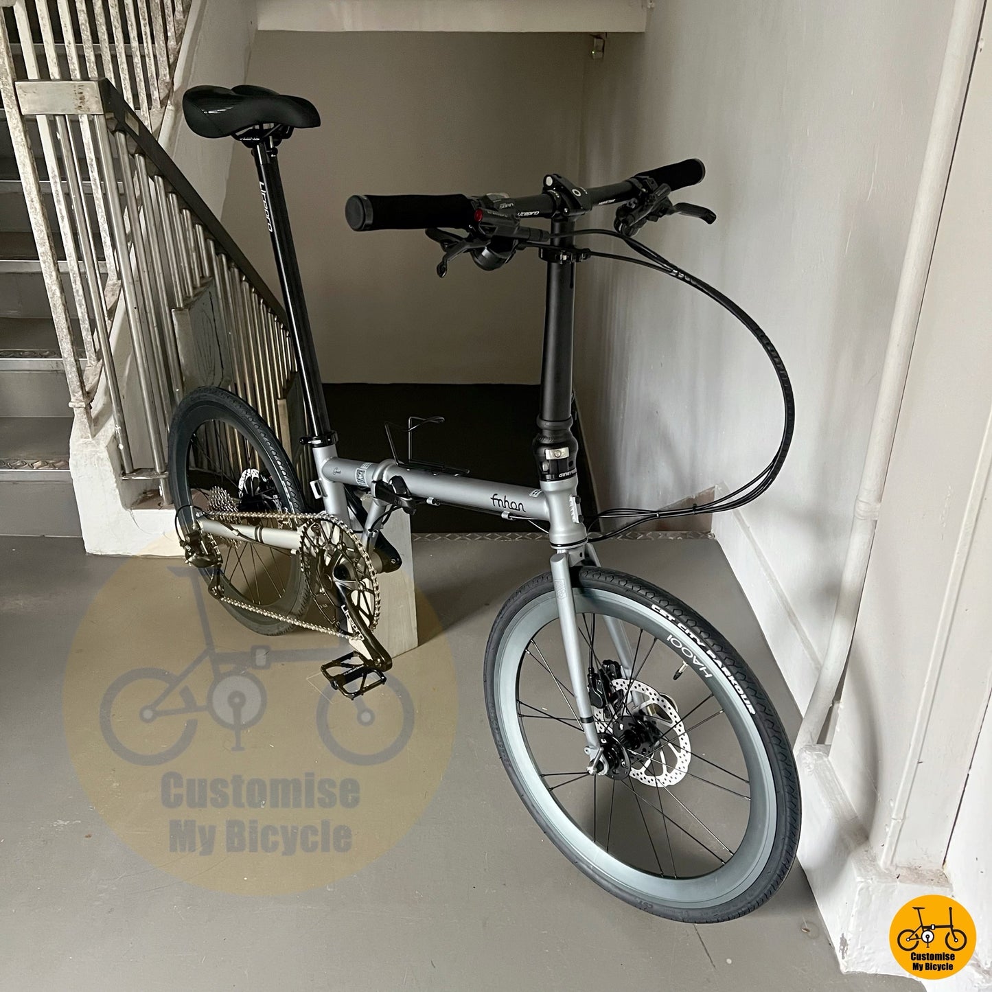 Fnhon Gust in battleship grey with clean cockpit layout
