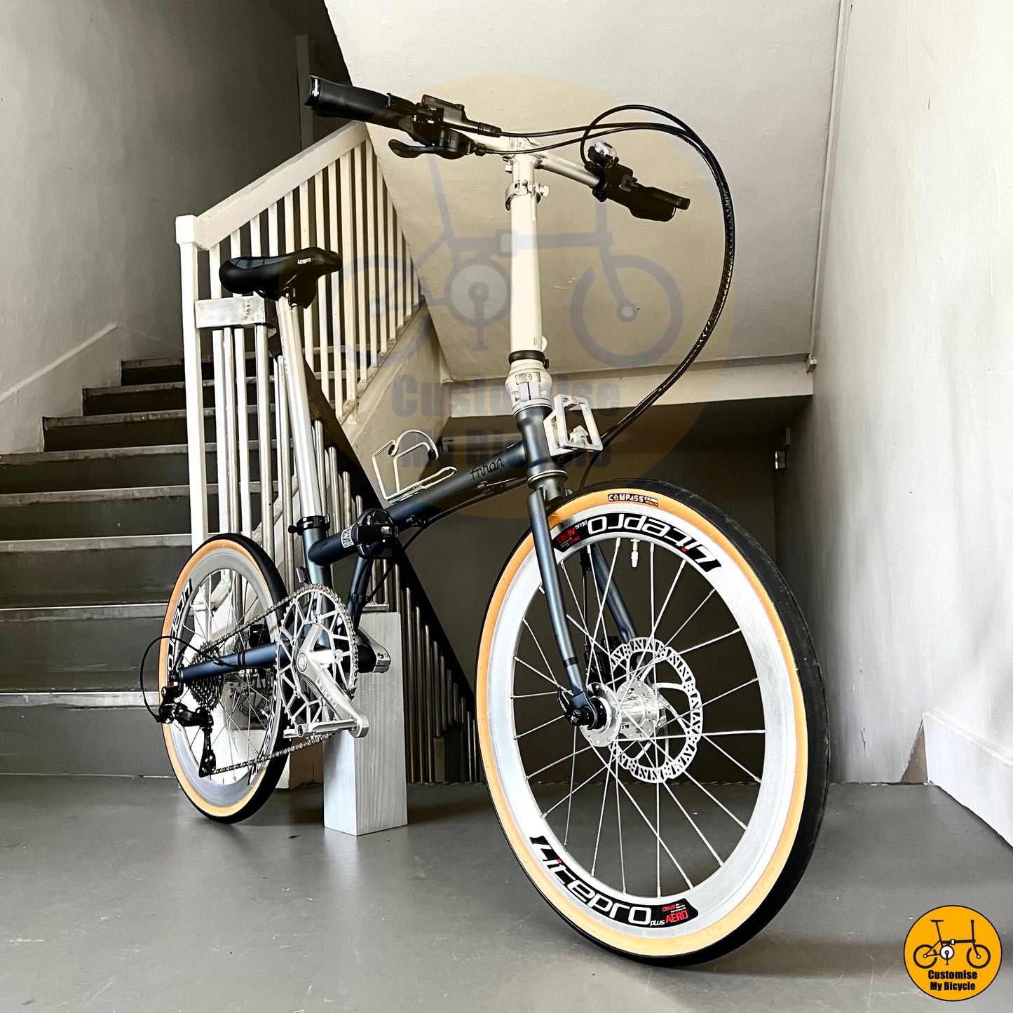 Basikal Lipat Fnhon Gust 22-Inci – Rangka Battleship Grey dengan Reka Bentuk Retro
