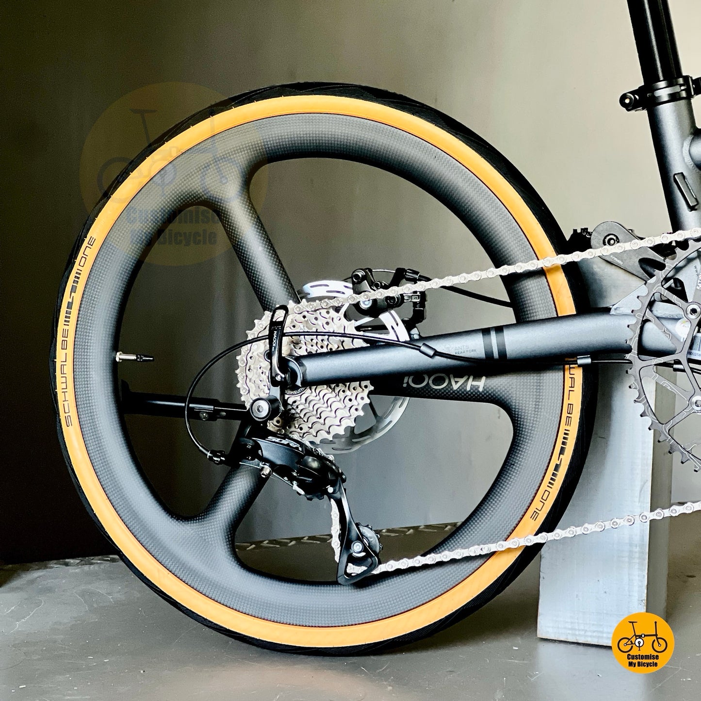Rear wheel detail SCHWALBE One tyre folding bike traction performance