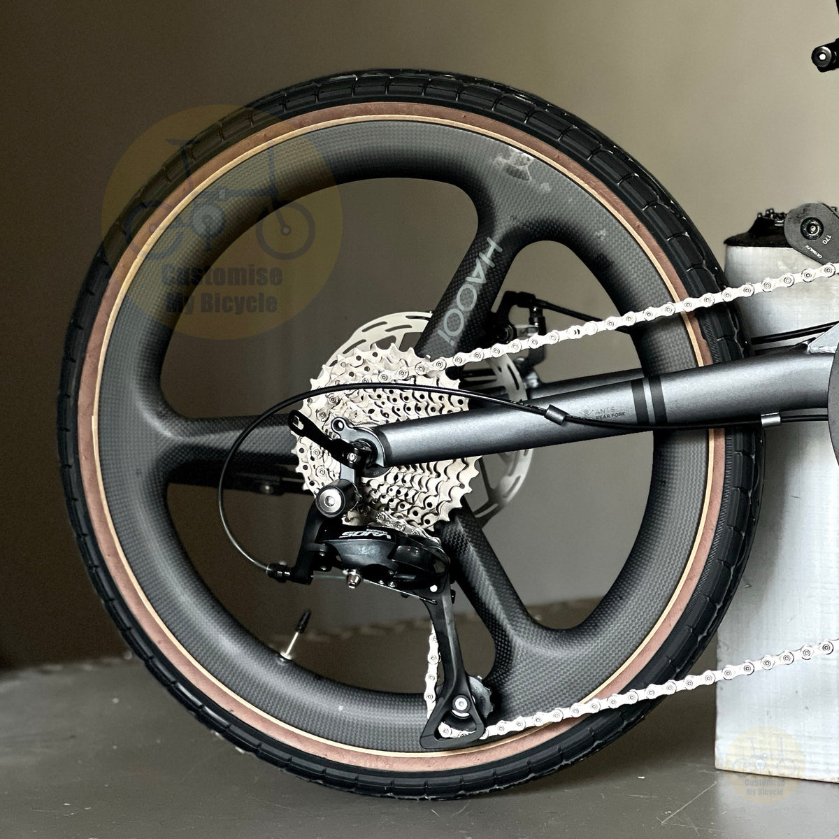 Fnhon Gust 20" Battleship Grey folding bike in compact folded configuration