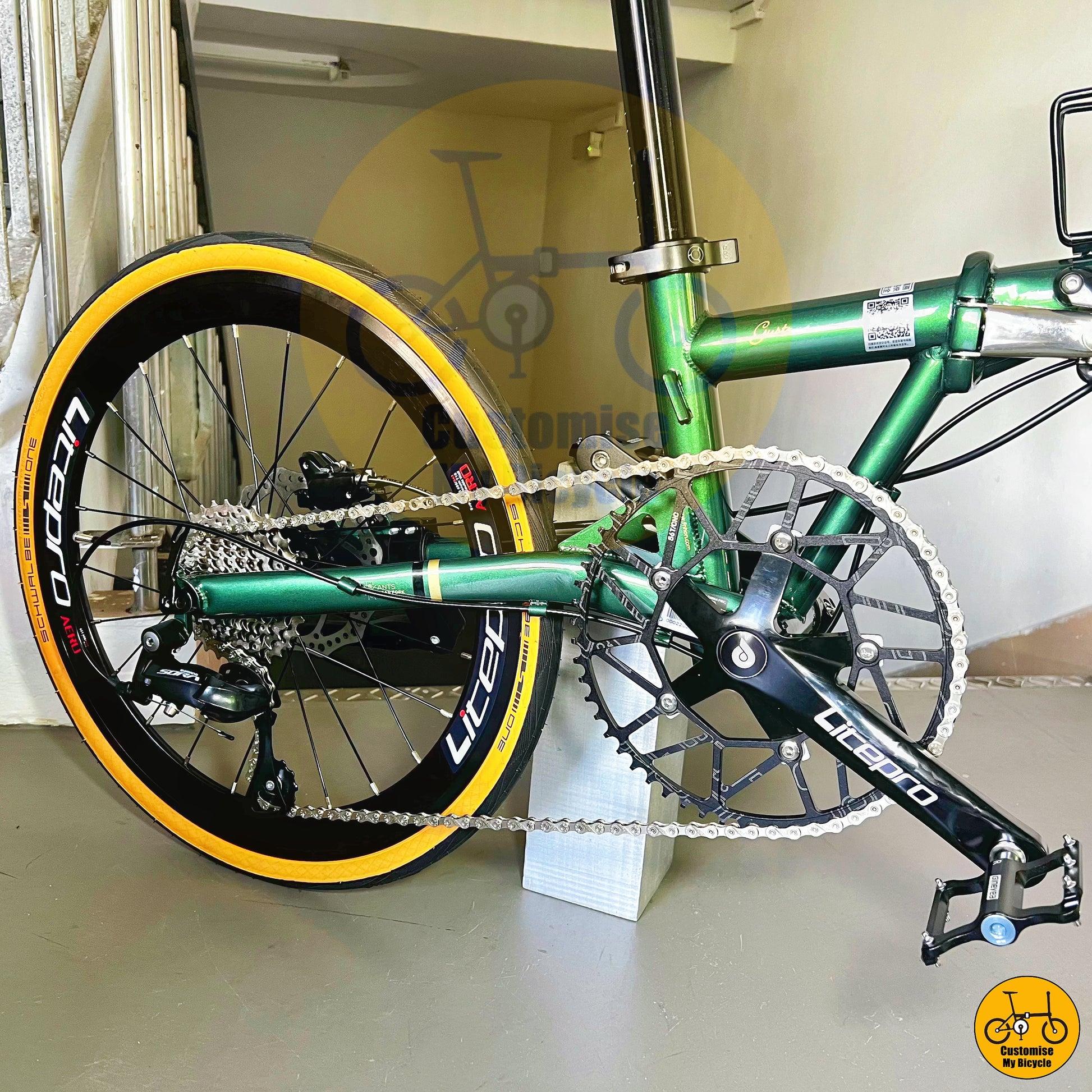 Folding bike equipped with Shimano drivetrain for seamless shifting
