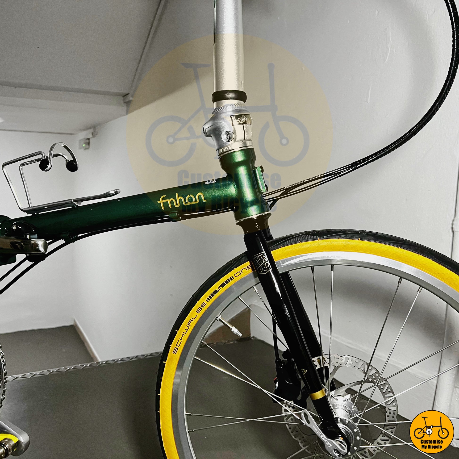 Emerald green Fnhon Gust 22-inch folding bike with vintage aesthetics
