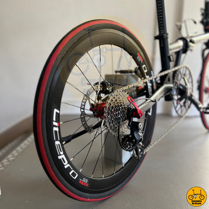 22-inch folding bike with Shimano Sora R3000 gear system
