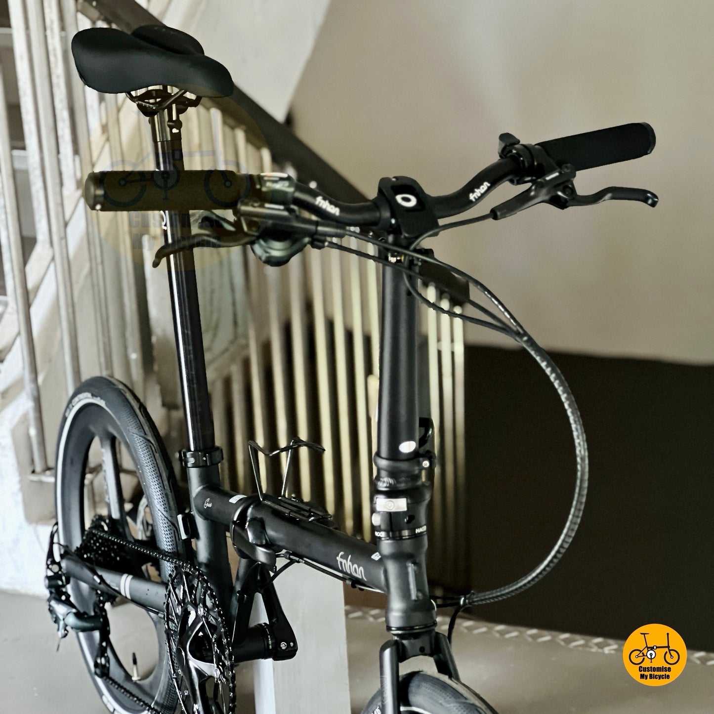 Fnhon Gust matte black folding bike adjustable handle post seat post detail
