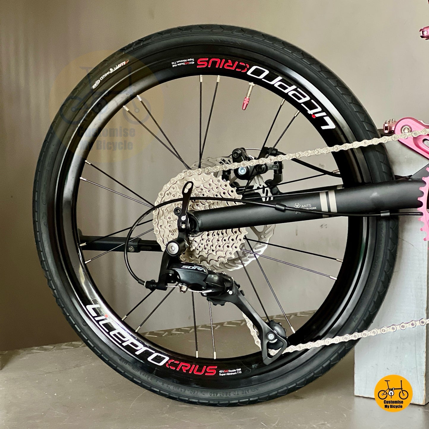 Fnhon Gust rear derailleur and cassette 9 speed close up
