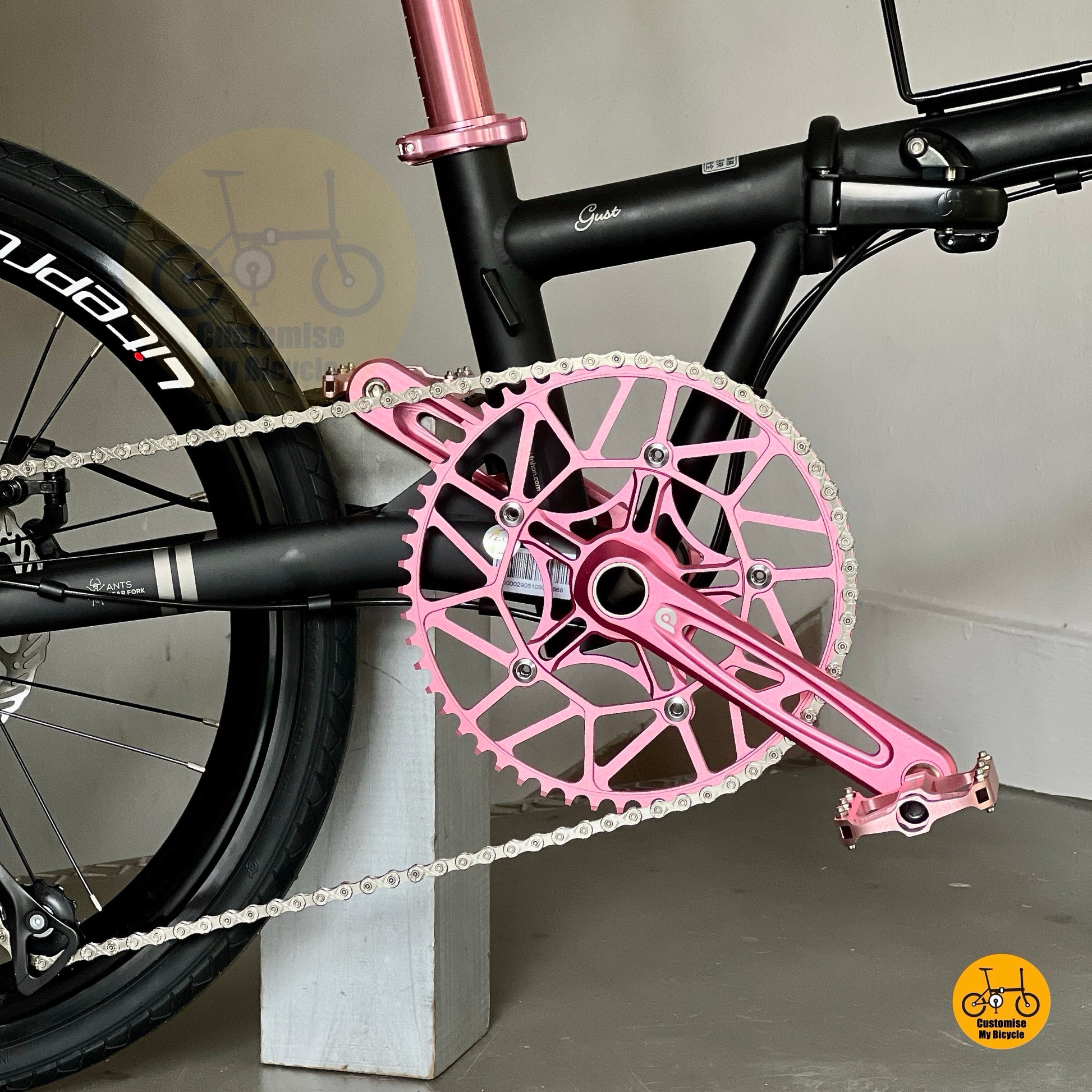 Fnhon Gust's LITEPRO Hollowtech pink crankset close up
