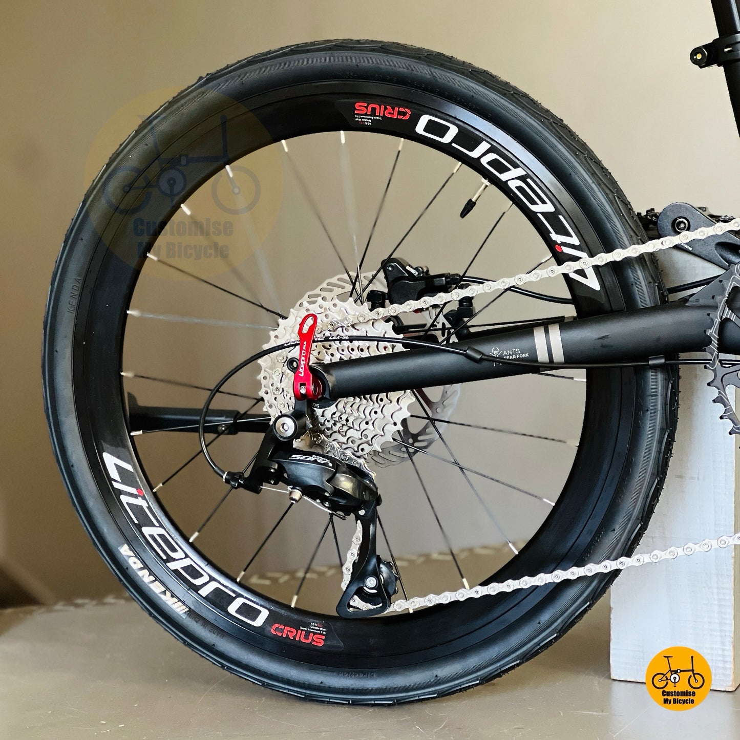 Fnhon Gust folding bike close up Shimano 9 speed drivetrain smooth gear shifting system
