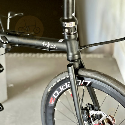 Fnhon Gust 22" Matte Black folding bike frame material colour detail